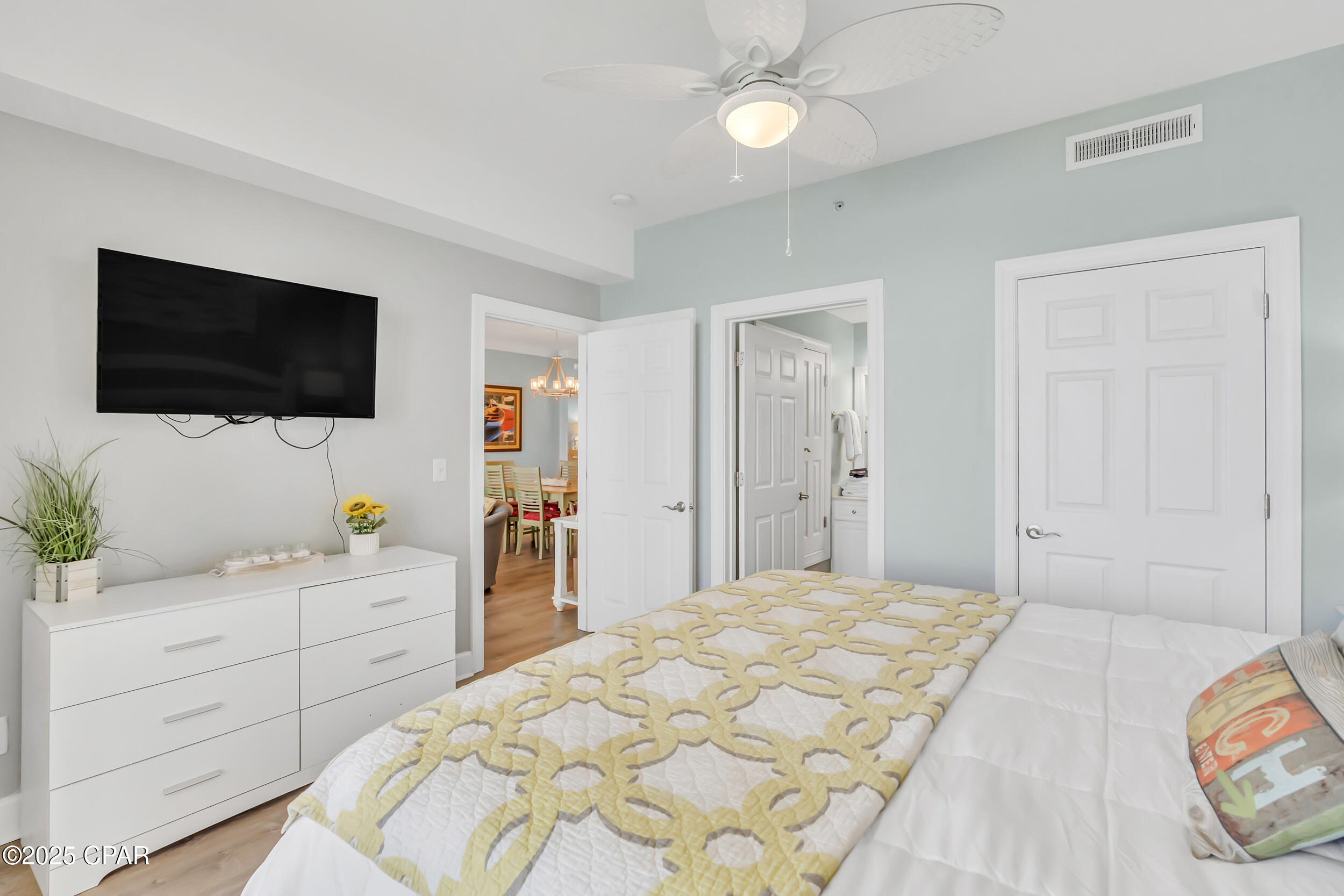 Listing photo id 22 for 17545 Front Beach Road 2004