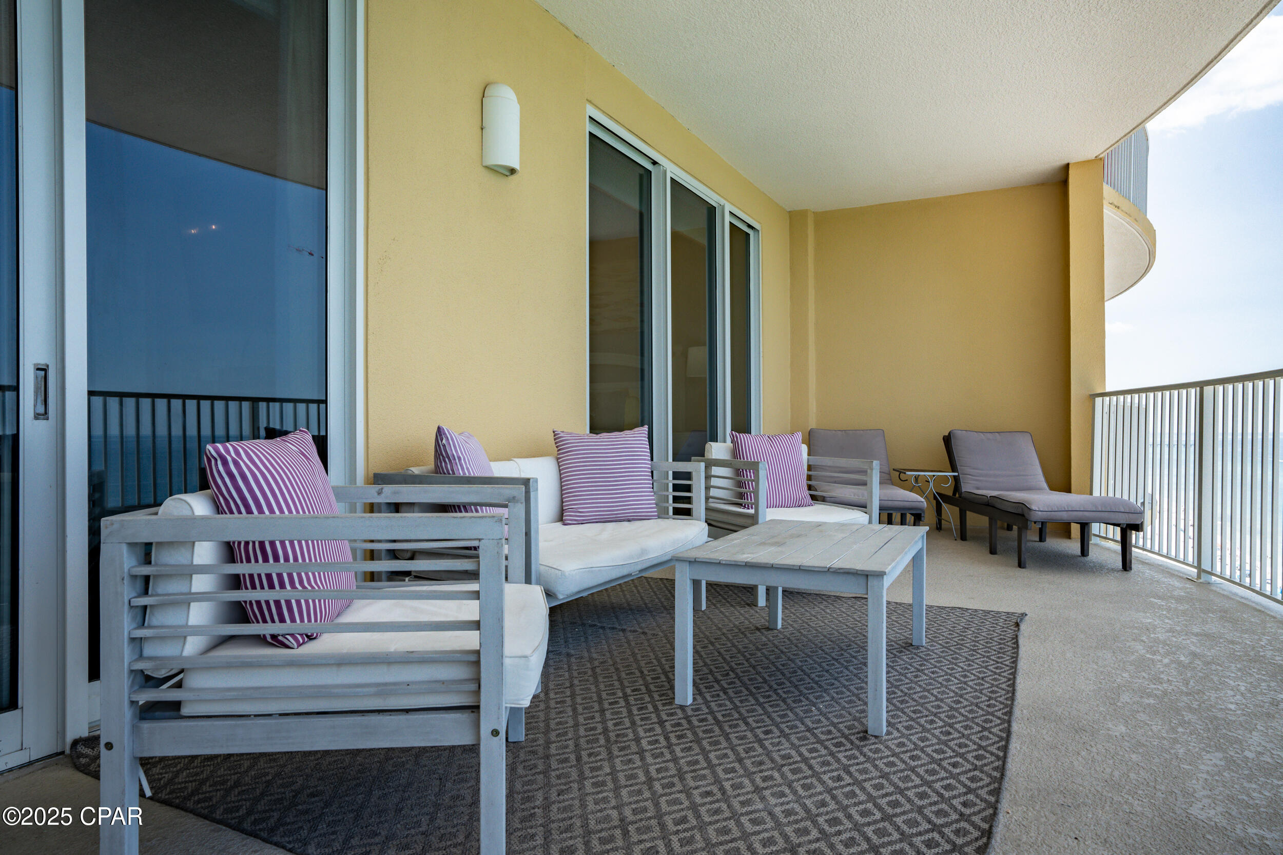 Listing photo id 25 for 17545 Front Beach Road 2004