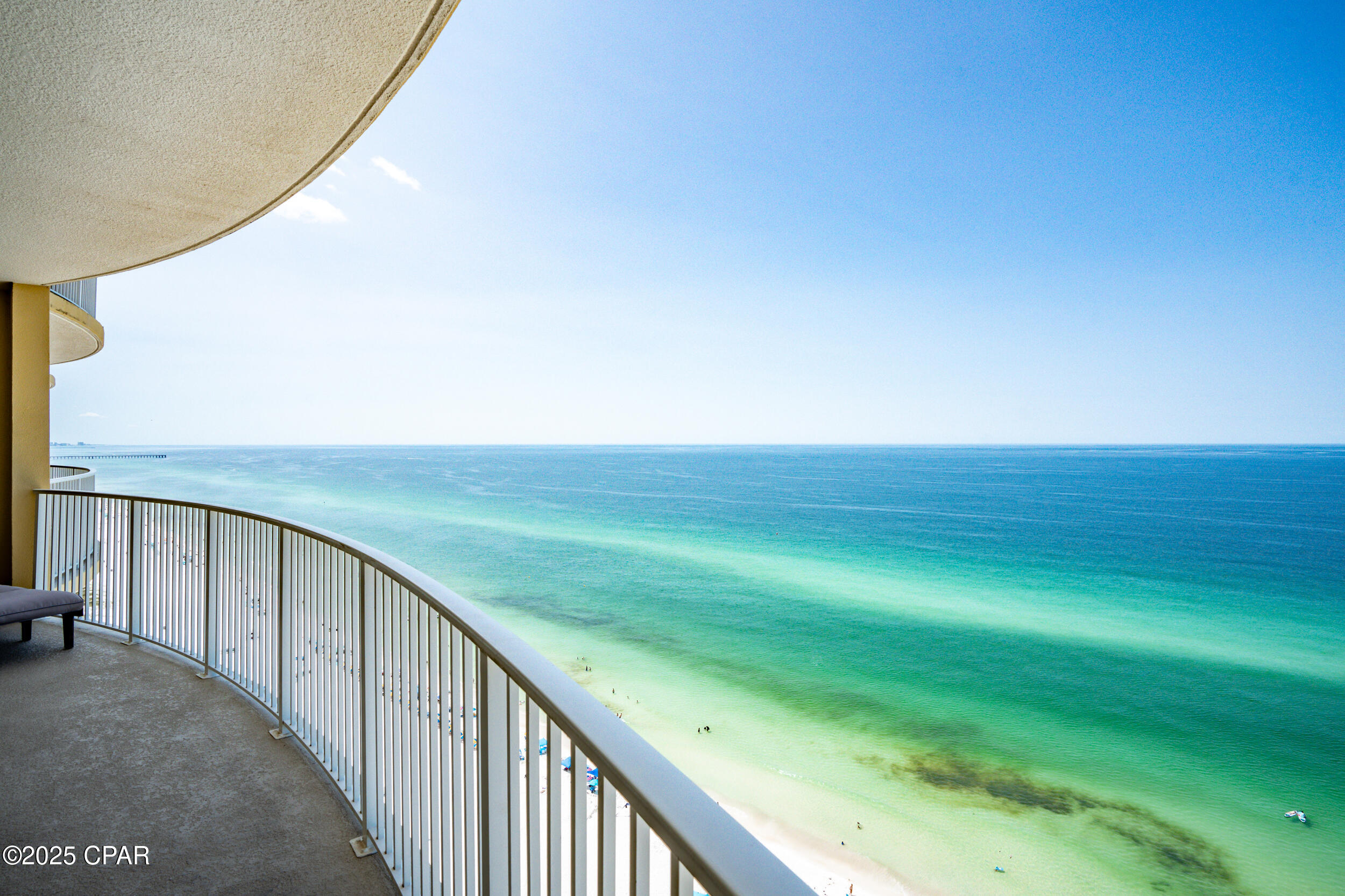 Listing photo id 29 for 17545 Front Beach Road 2004