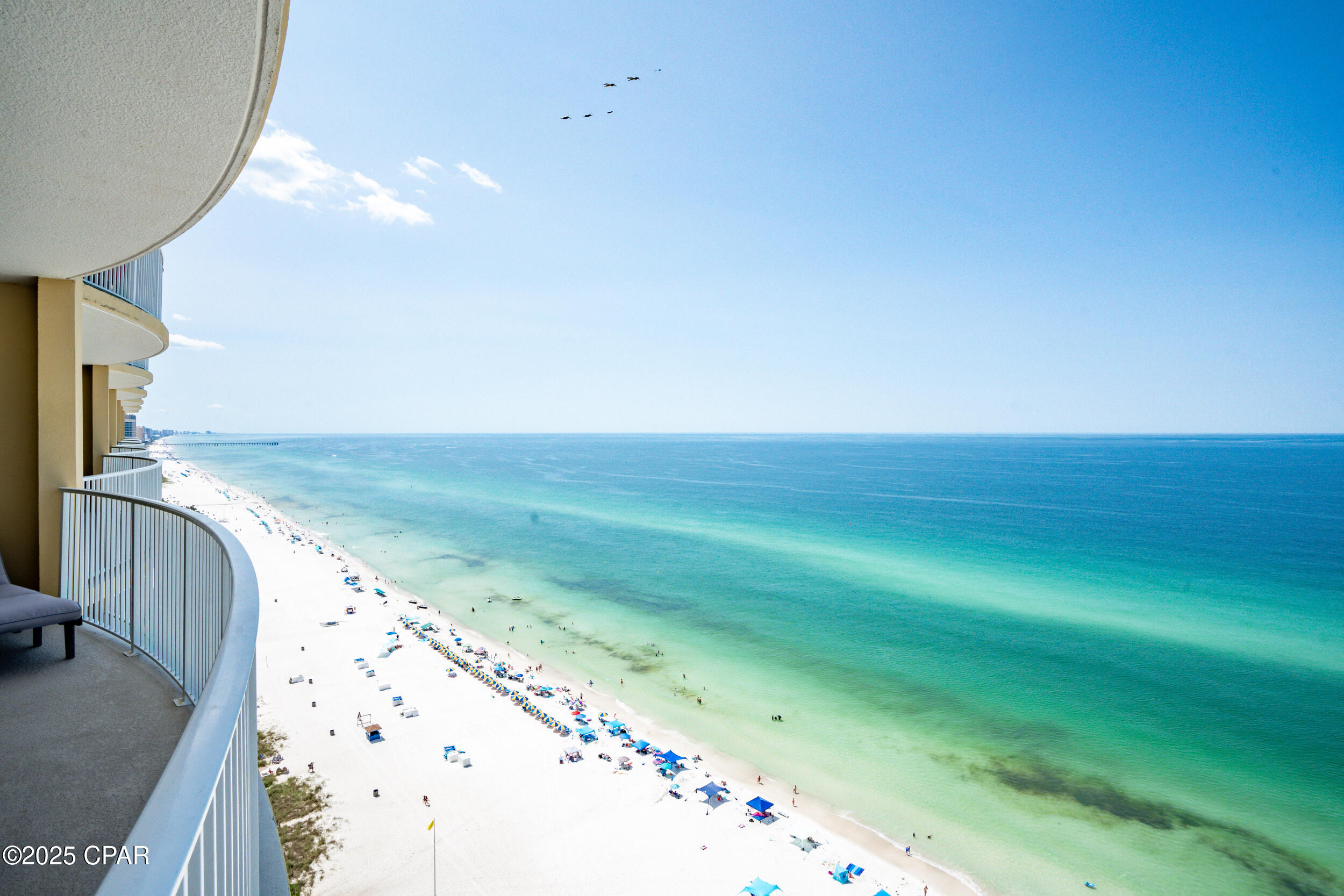 Listing photo id 31 for 17545 Front Beach Road 2004