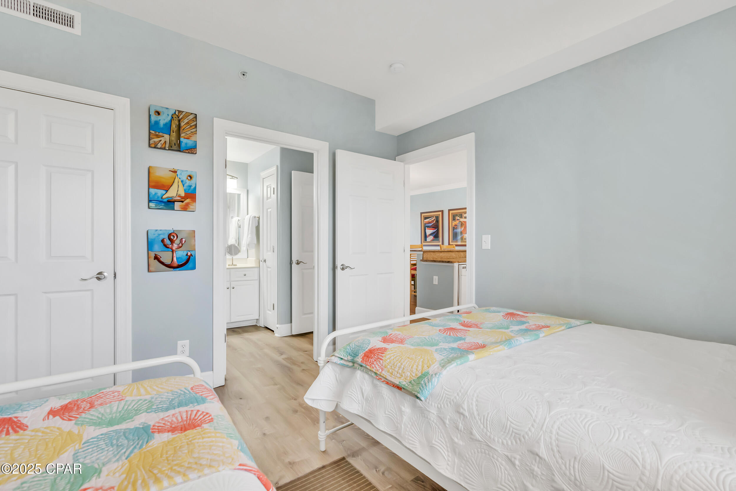 Listing photo id 34 for 17545 Front Beach Road 2004