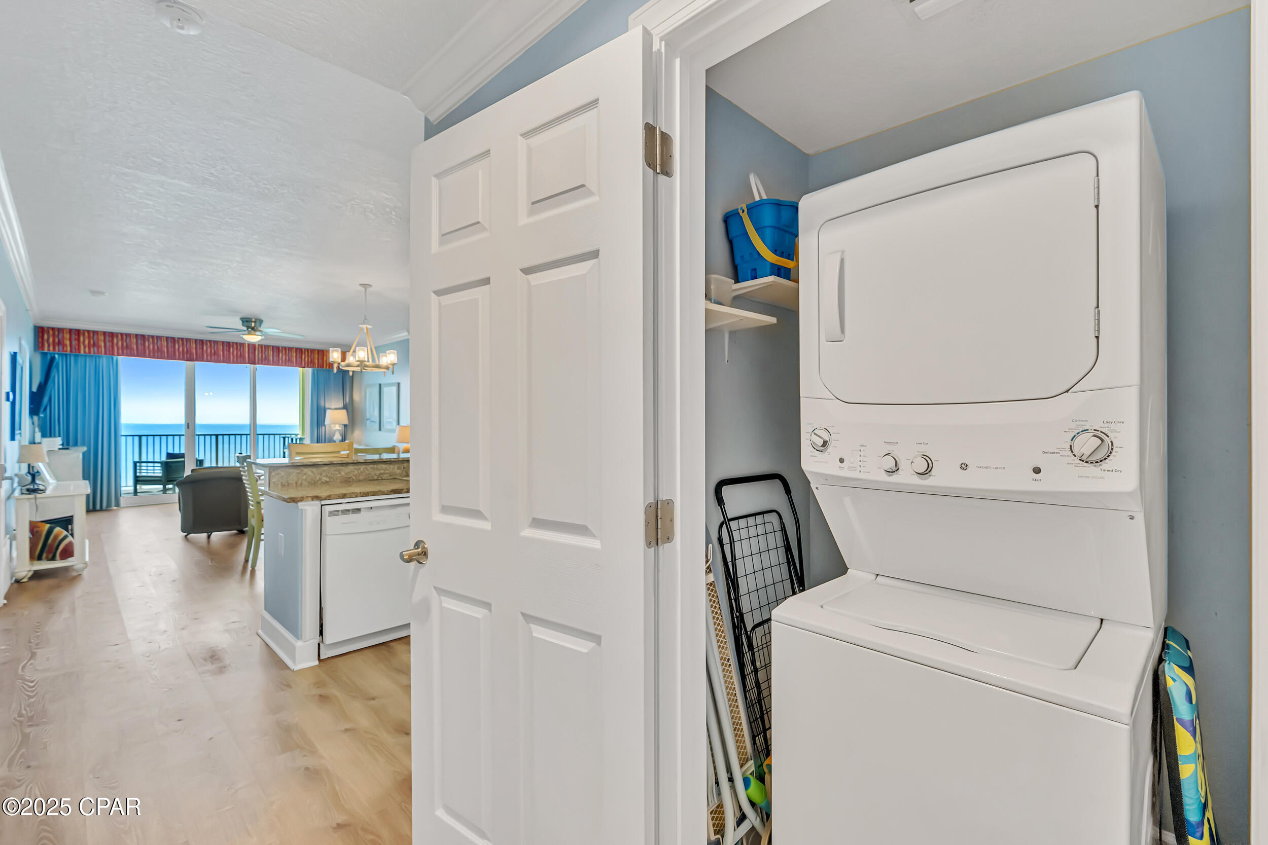 Listing photo id 37 for 17545 Front Beach Road 2004