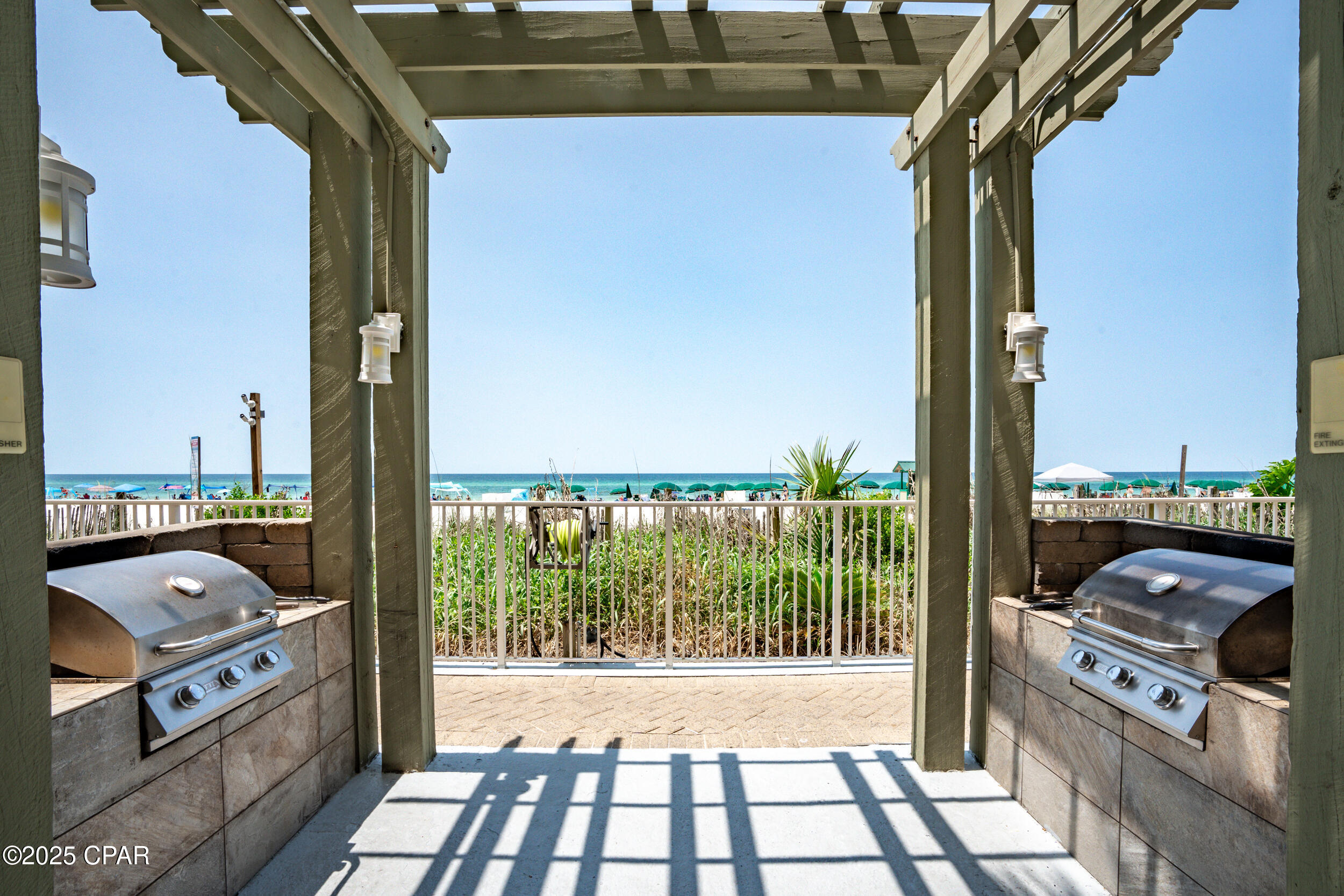 Listing photo id 40 for 17545 Front Beach Road 2004