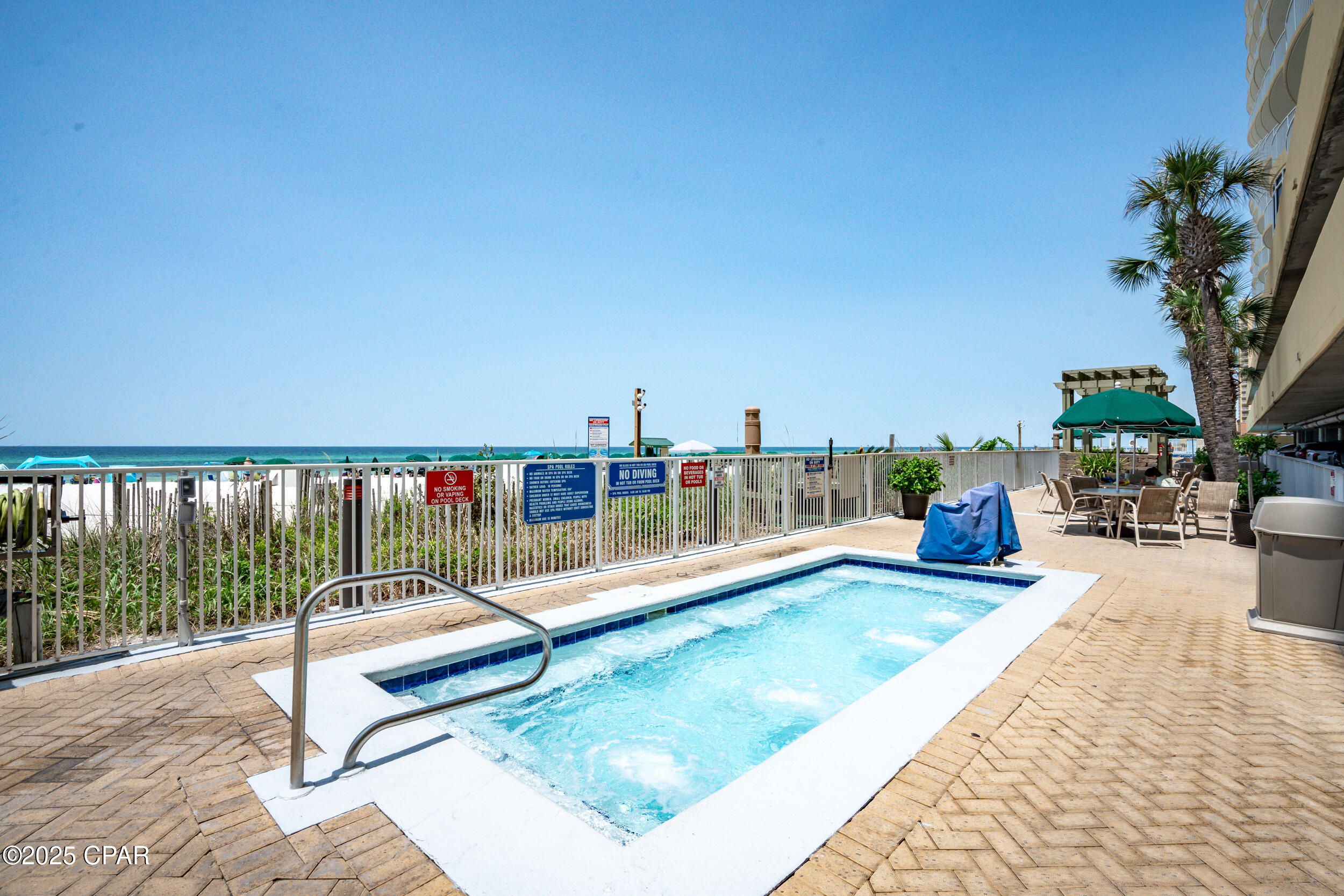 Listing photo id 43 for 17545 Front Beach Road 2004