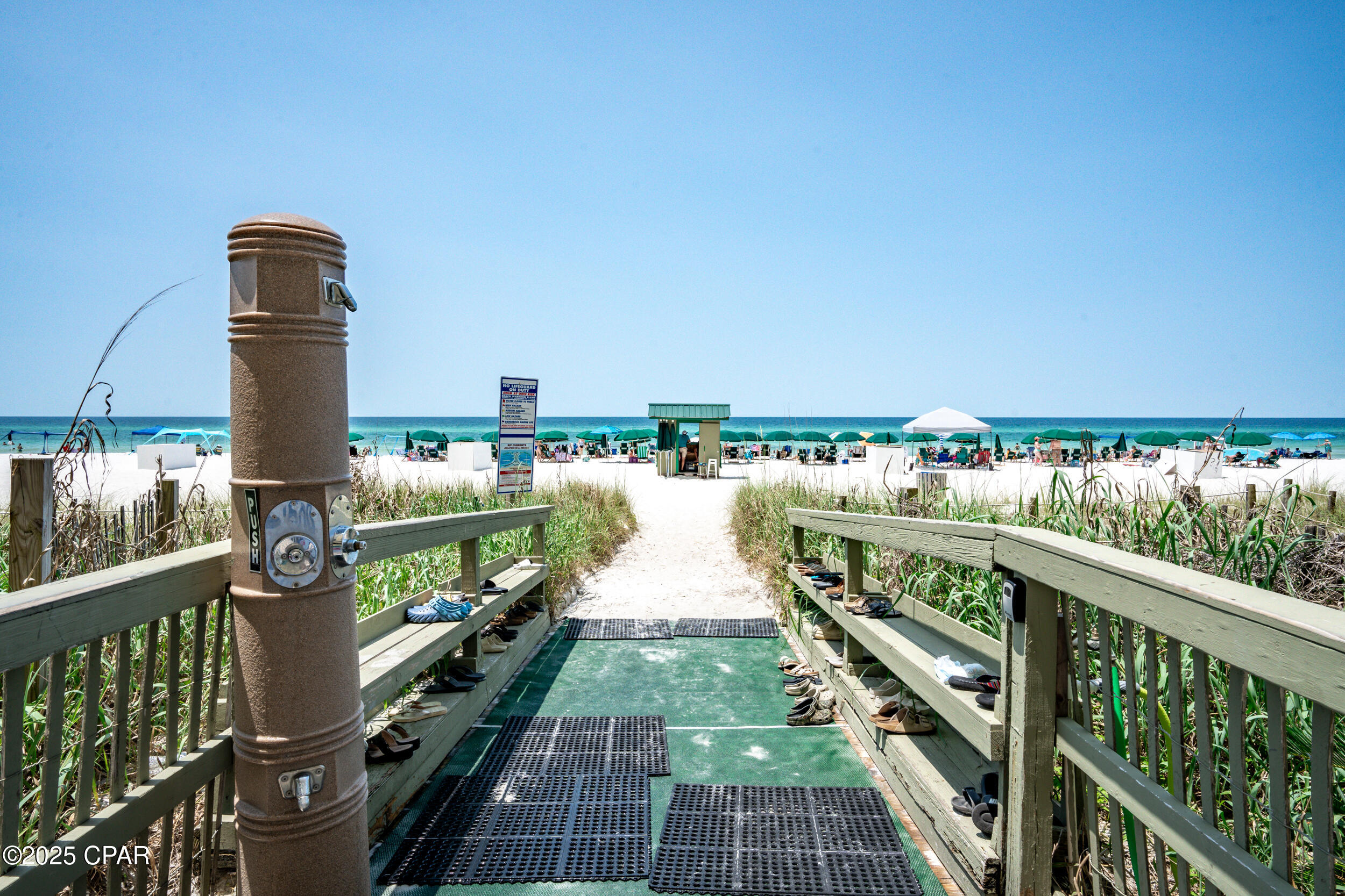 Listing photo id 45 for 17545 Front Beach Road 2004