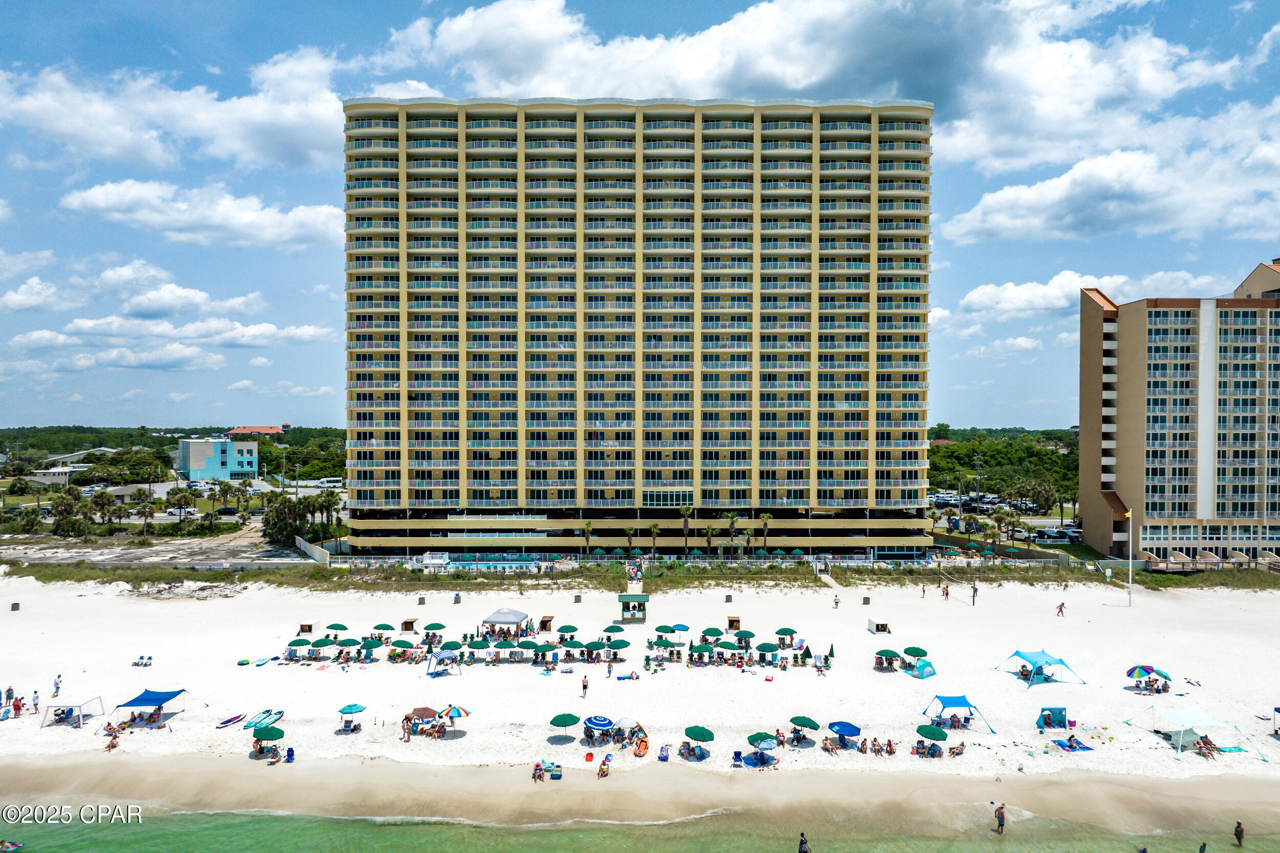 Listing photo id 46 for 17545 Front Beach Road 2004