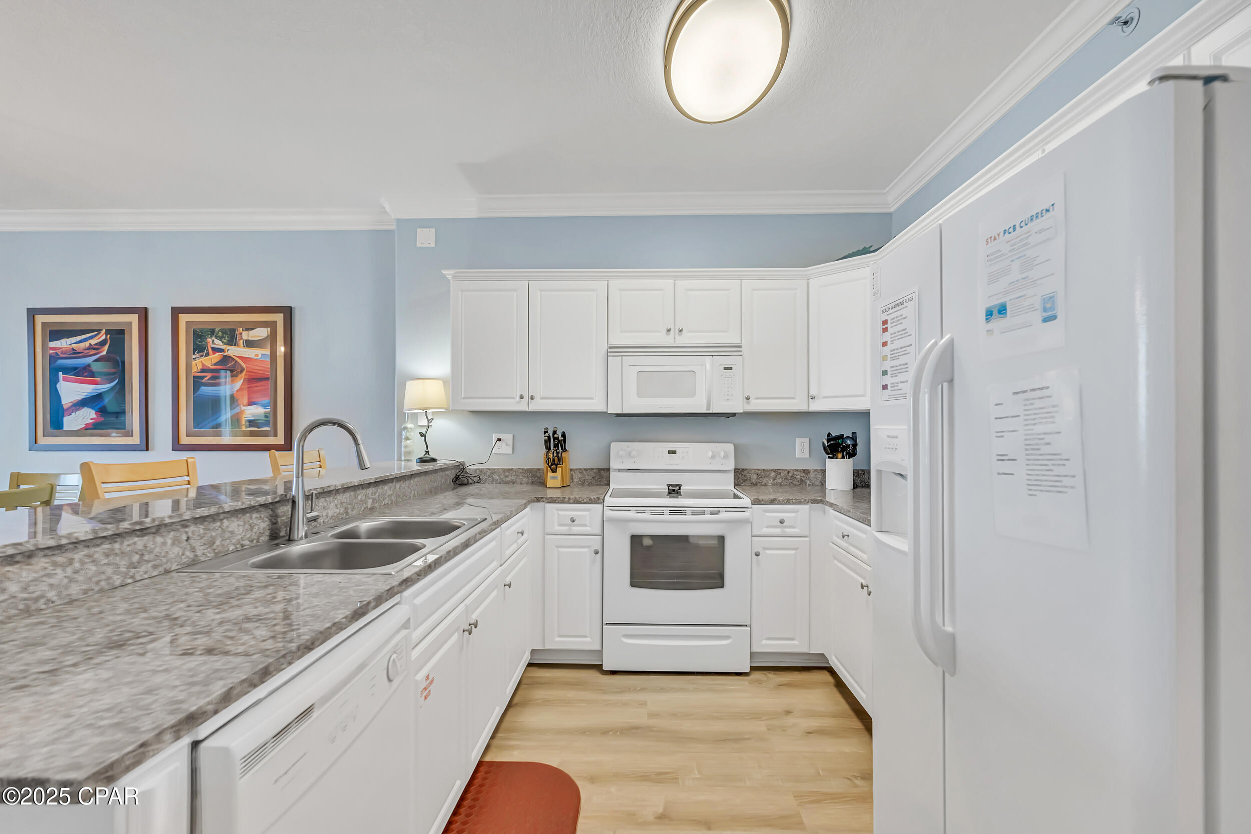 Listing photo id 6 for 17545 Front Beach Road 2004