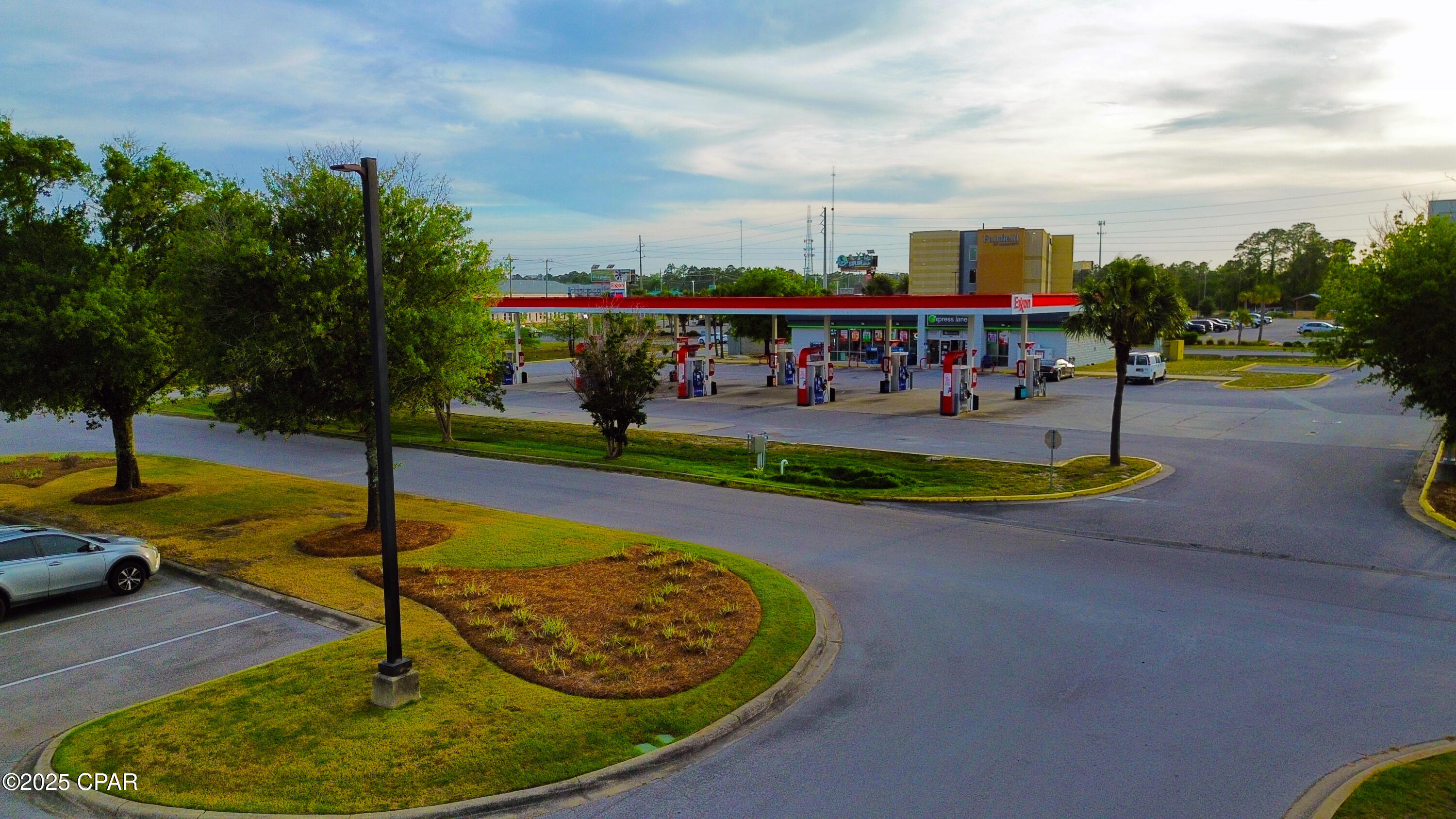 Listing photo id 5 for 7624 Front Beach Road