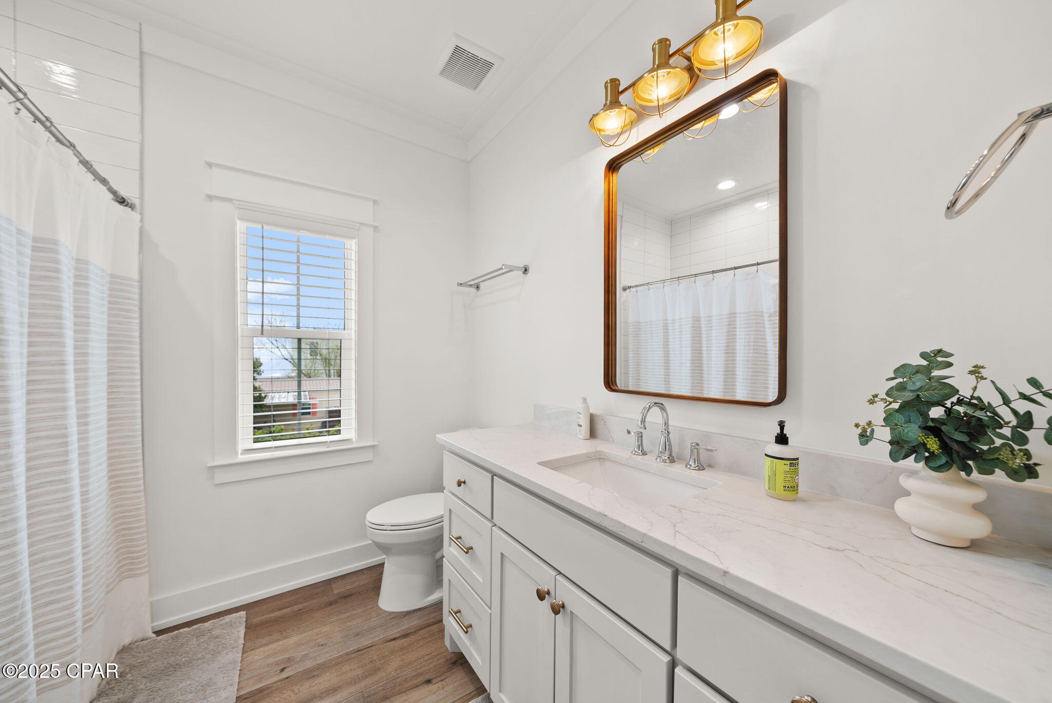 Image 26 For 219 Lakeshore Drive