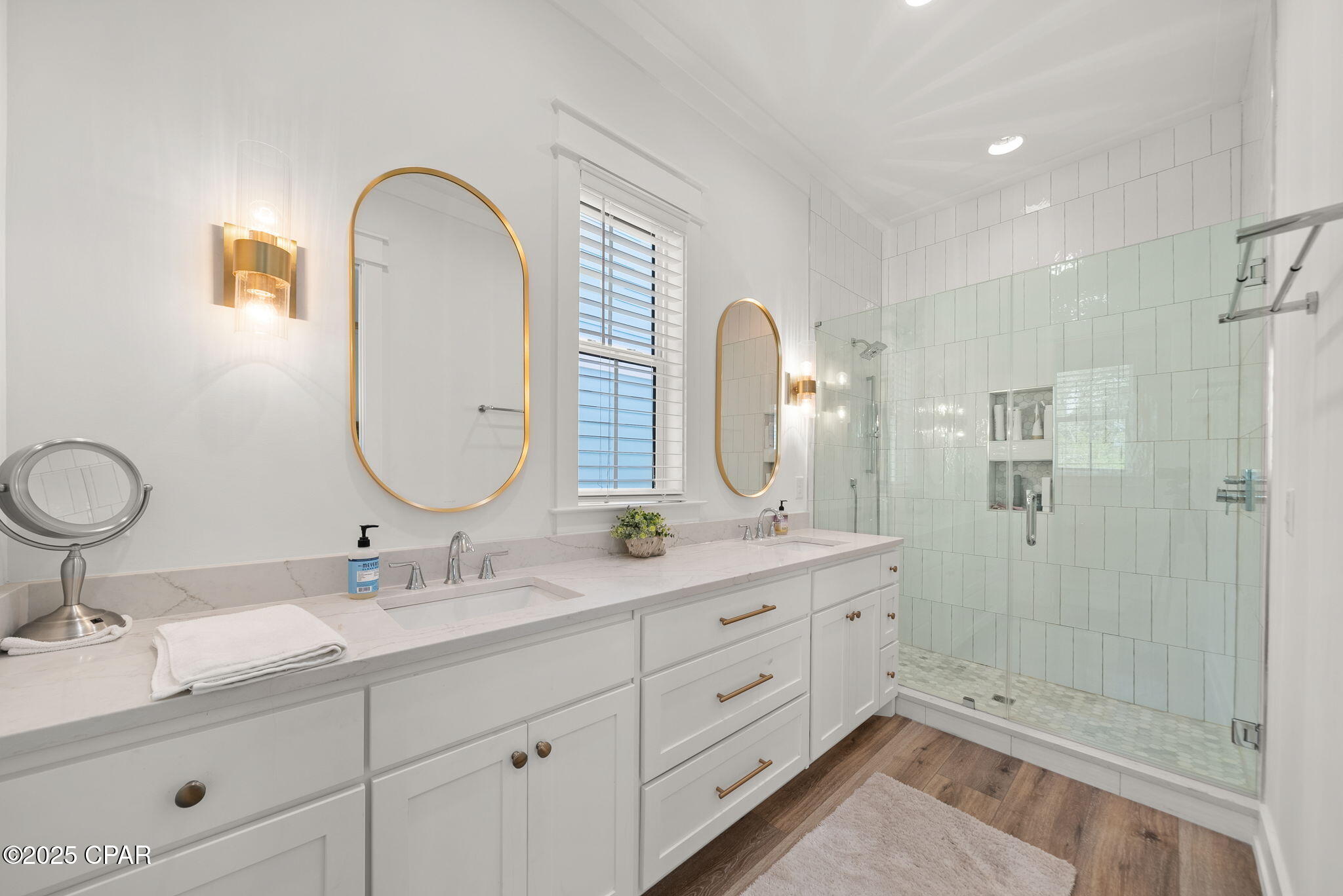 Image 32 For 219 Lakeshore Drive