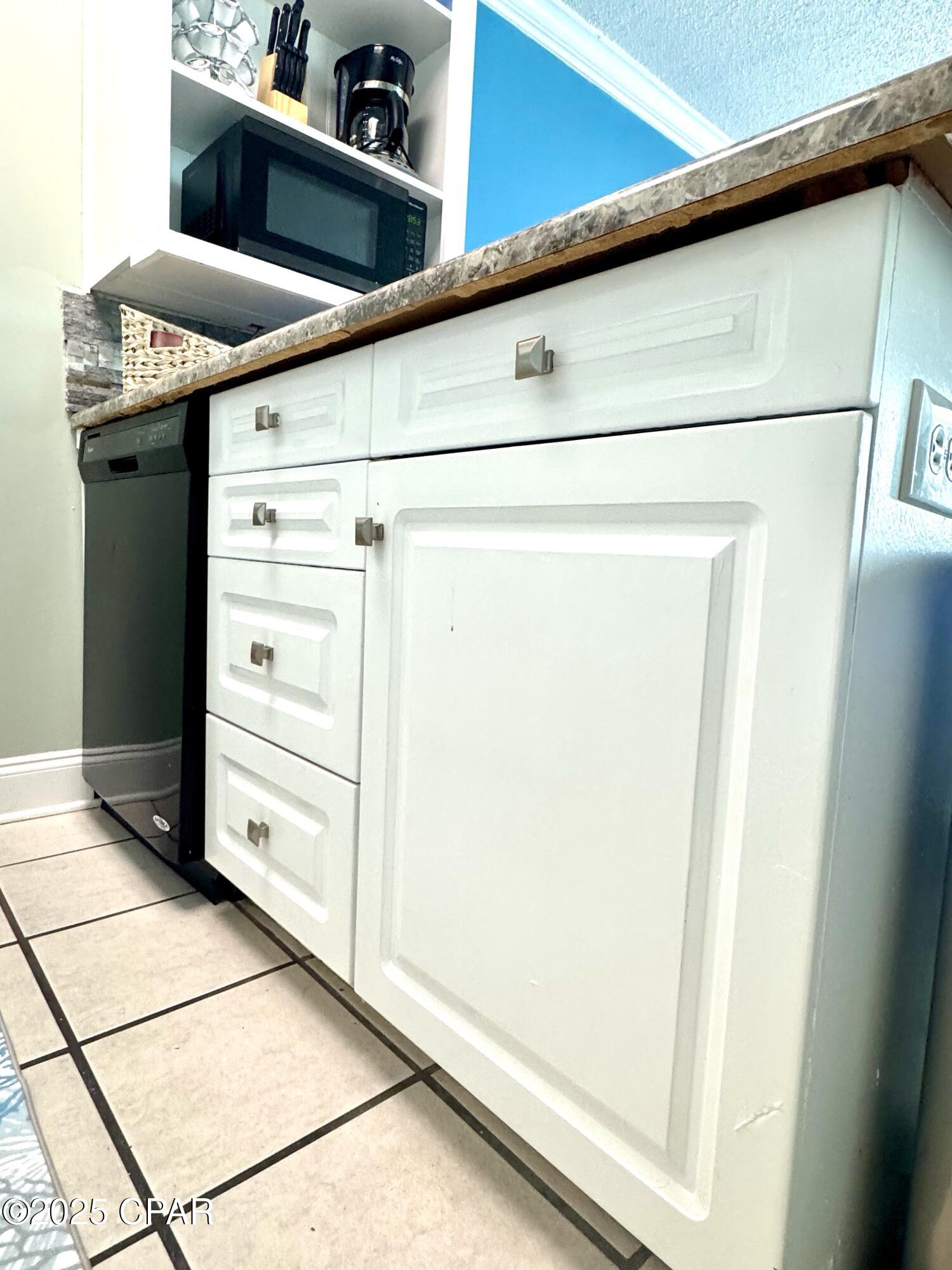 Image 11 For 8817 Thomas Drive A614