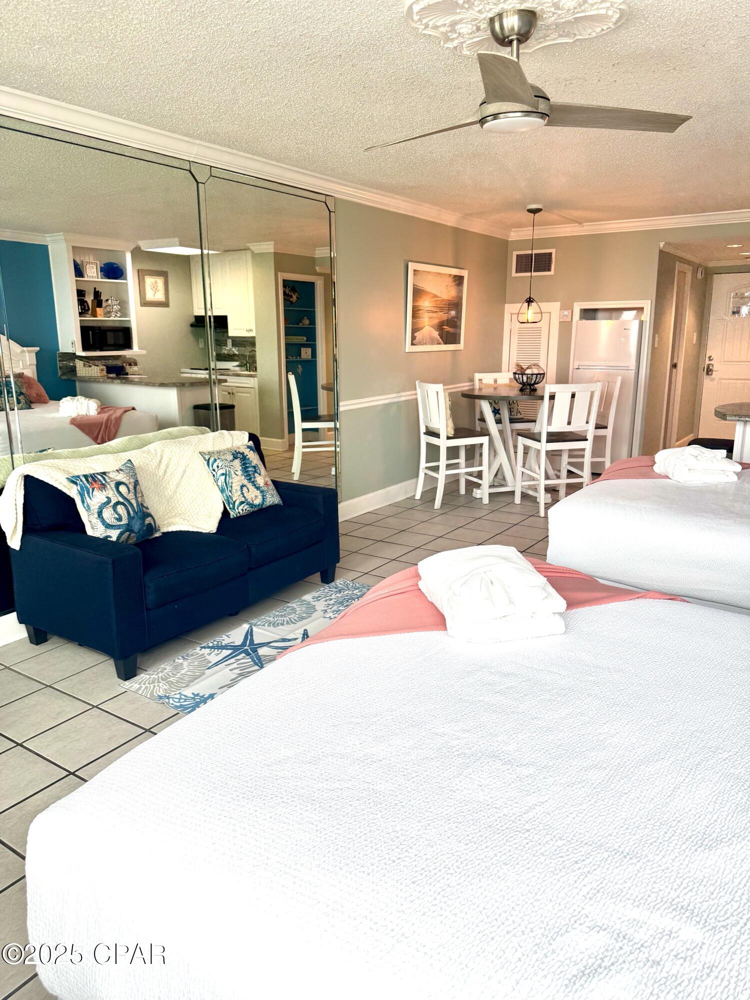 Image 6 For 8817 Thomas Drive A614