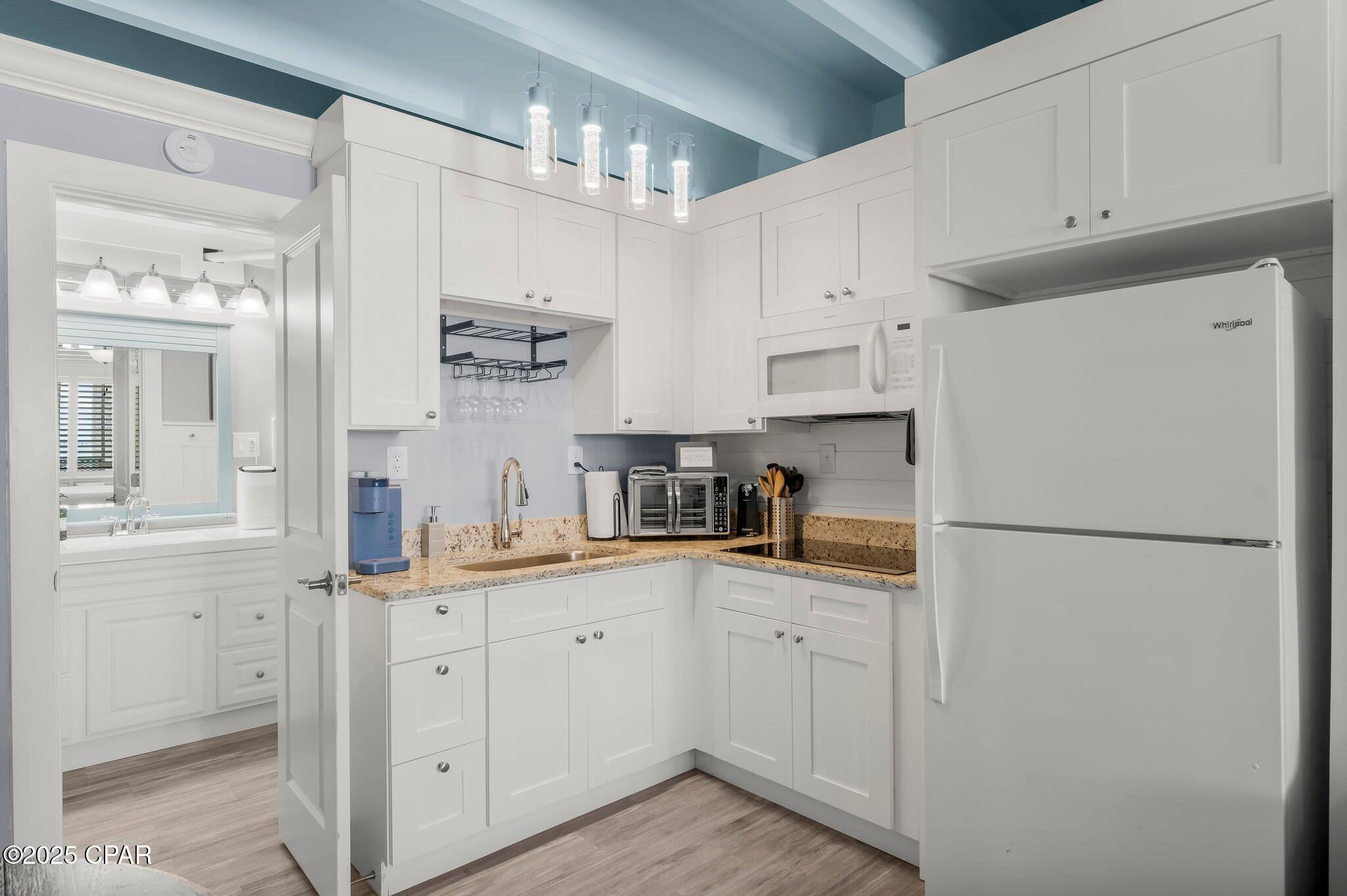 Listing photo id 14 for 14401 Front Beach Road 416