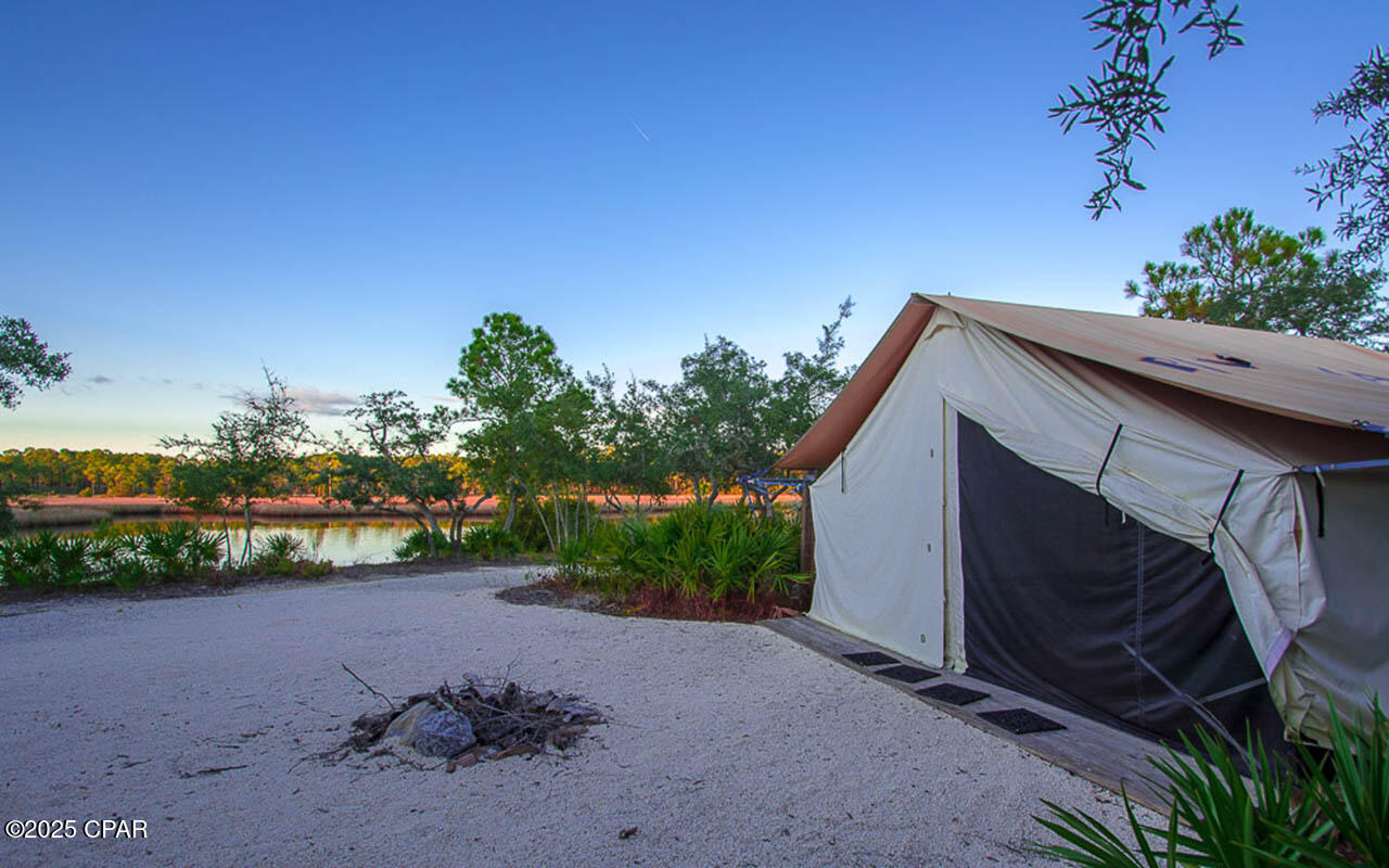 Listing photo id 36 for 6332 River House Drive