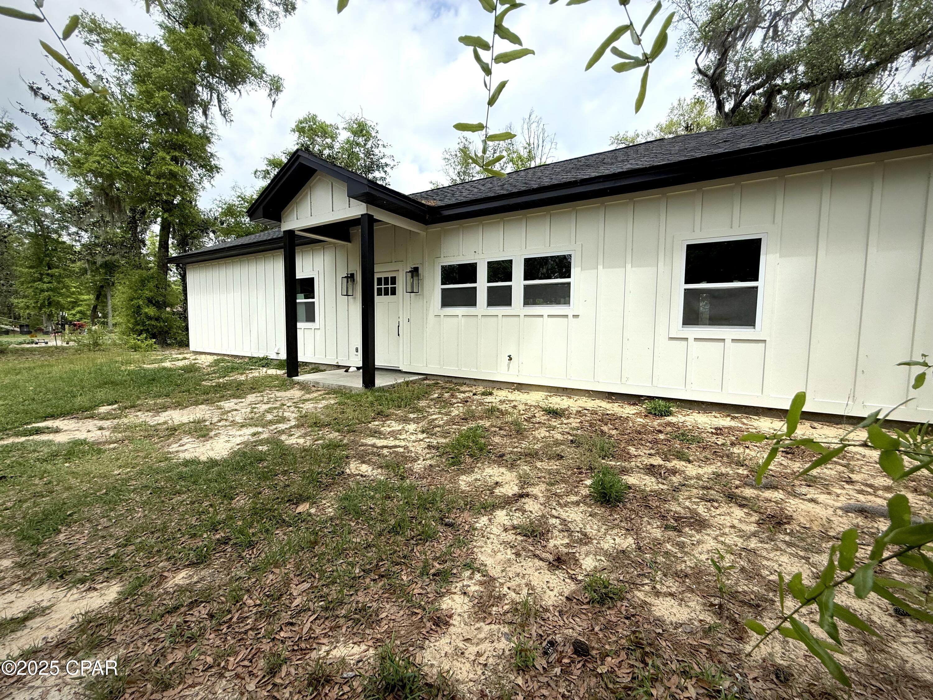 3034 Paradise Lakes Road, Chipley, FL 32428