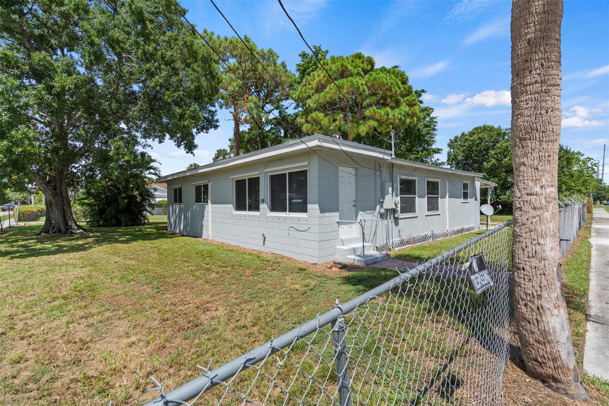 Homes for sale in Fort Pierce, FL | 1824 S 29th St, Fort Pierce, FL 34947 | MLS# F10515323