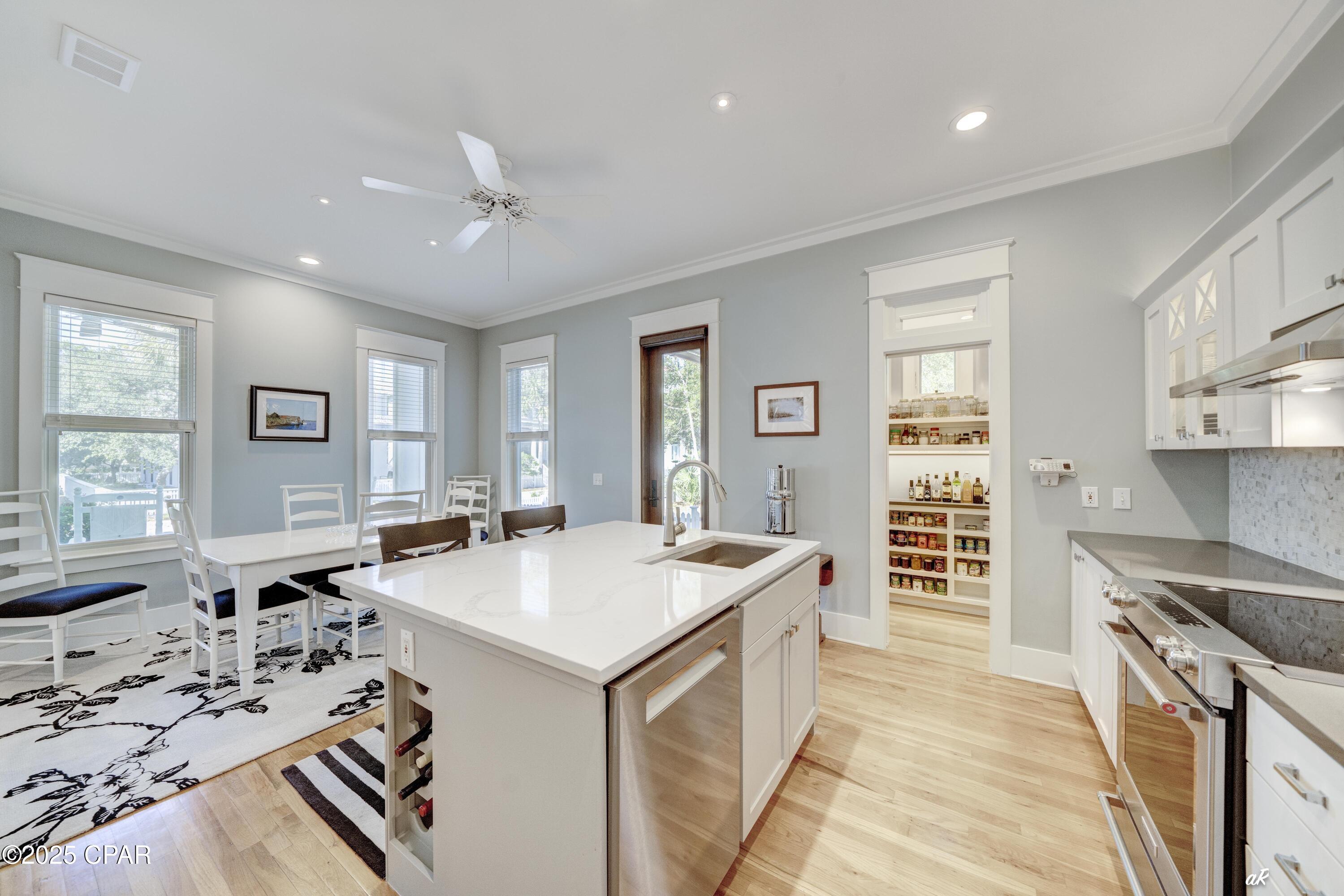 Listing photo id 11 for 209 Dunecrest Lane