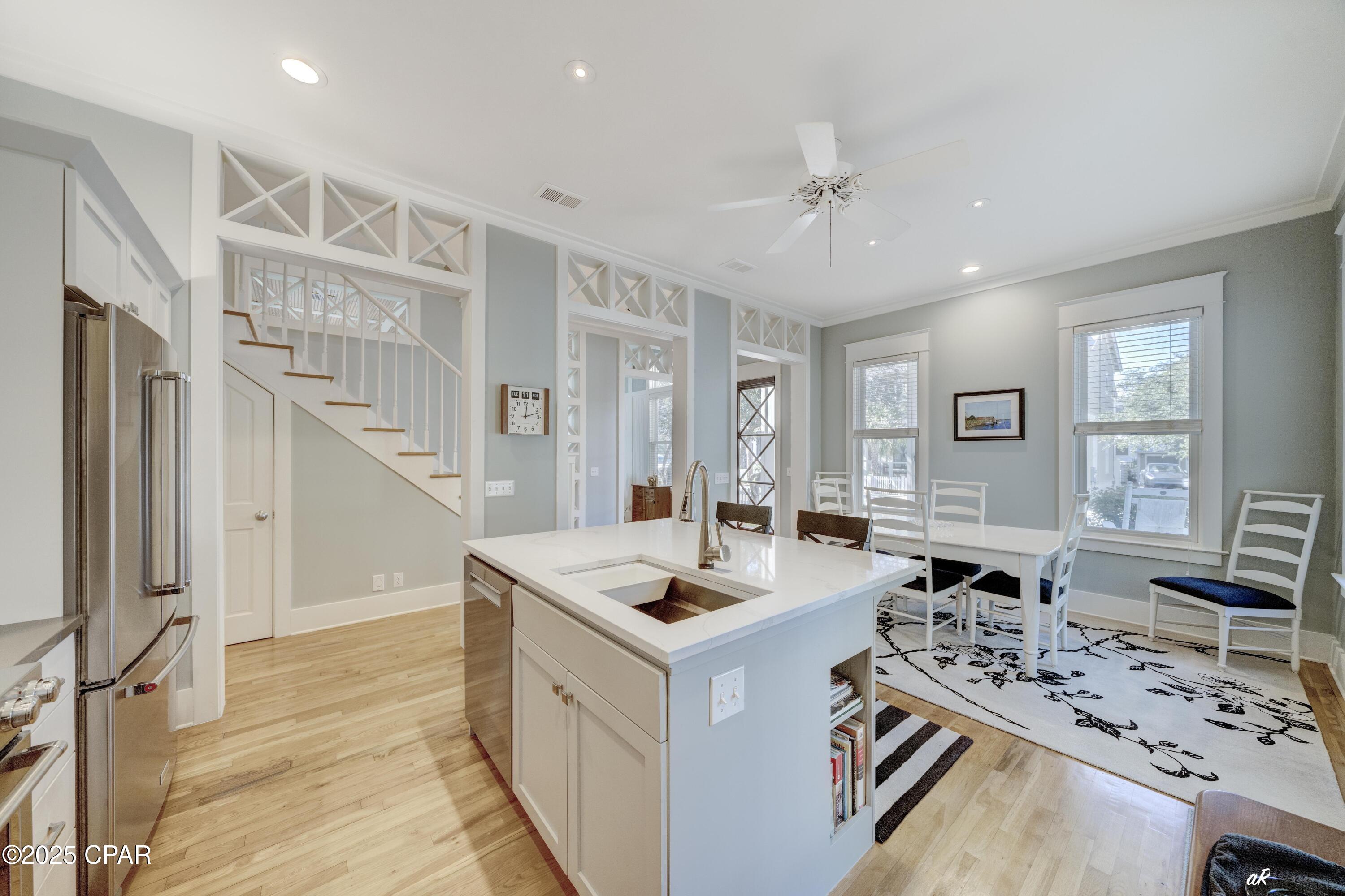 Listing photo id 14 for 209 Dunecrest Lane