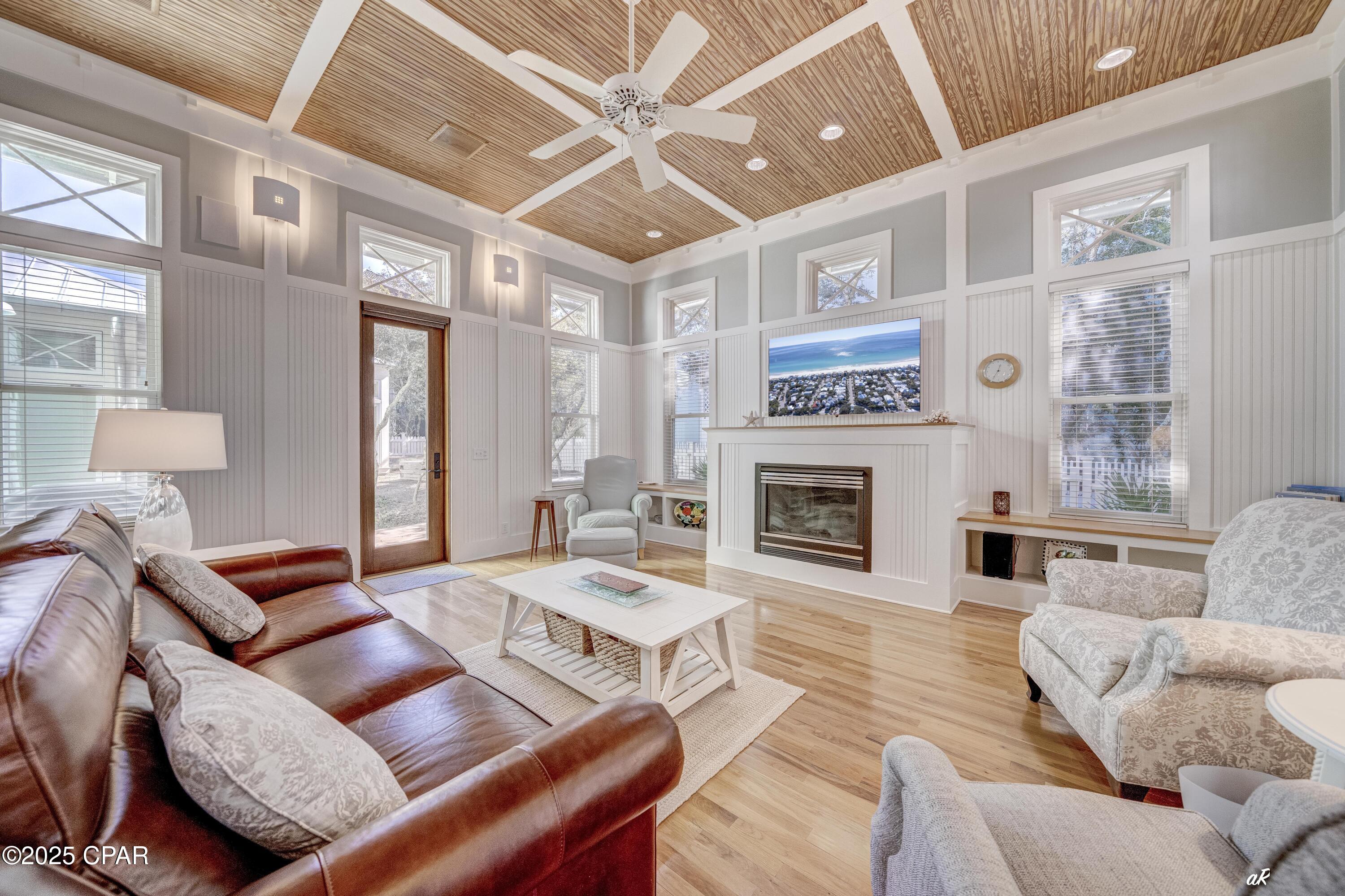 Listing photo id 17 for 209 Dunecrest Lane