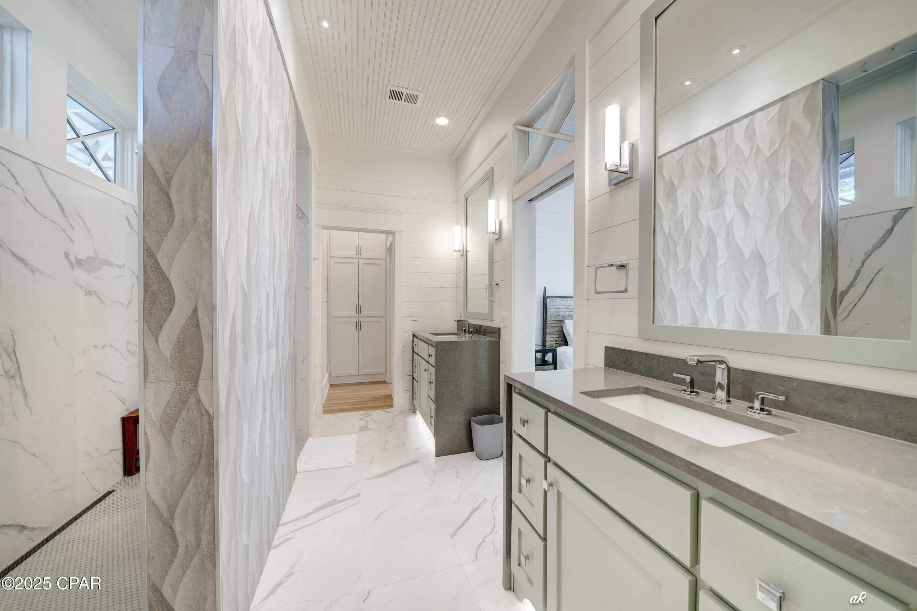 Listing photo id 28 for 209 Dunecrest Lane