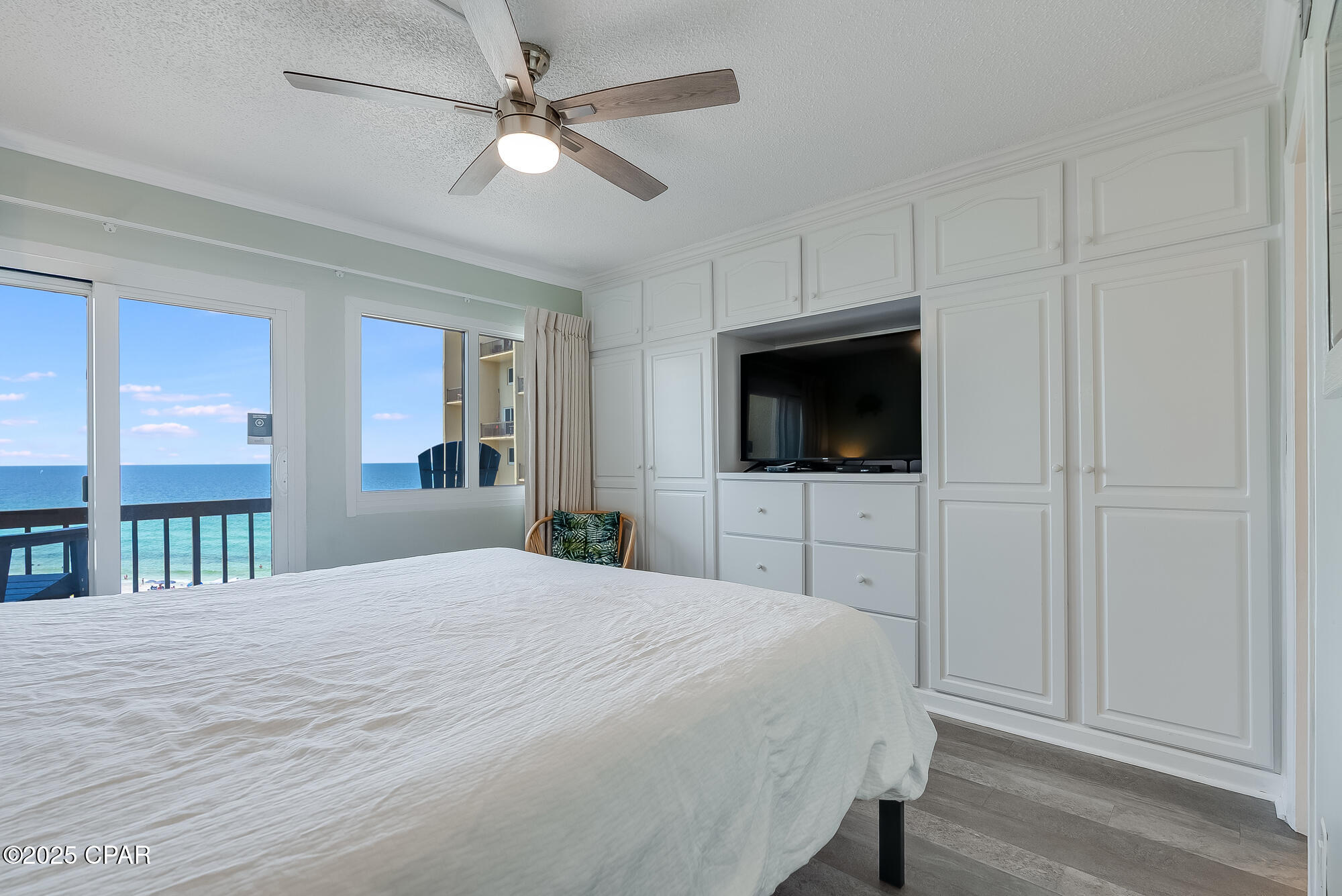 Listing photo id 9 for 23223 Front Beach Road 702