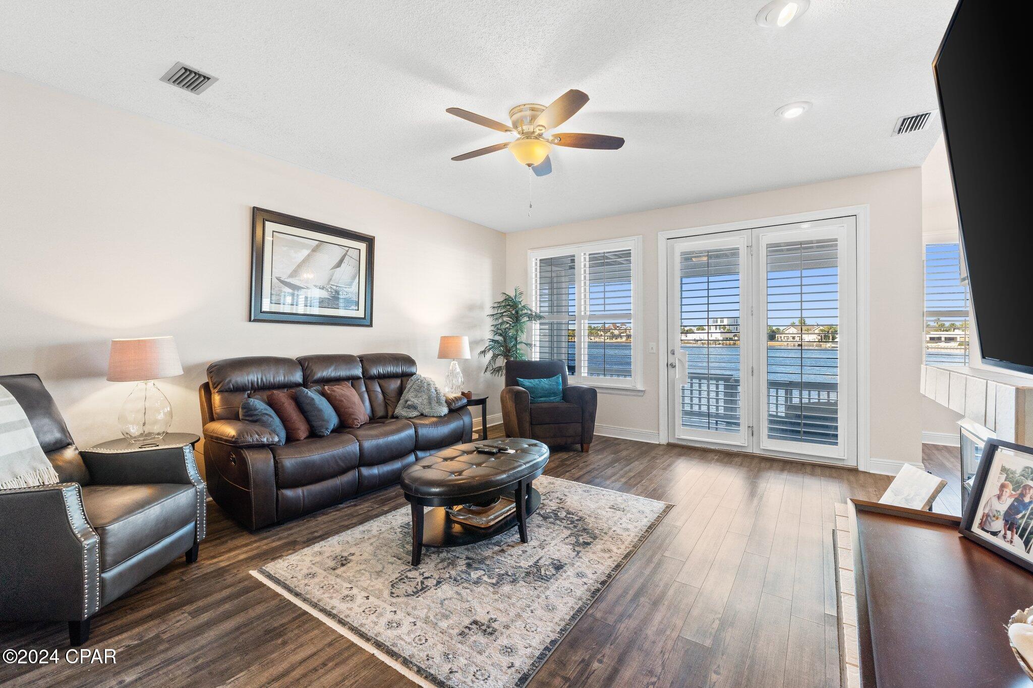 Listing photo id 12 for 4620 Bay Point Road 1018