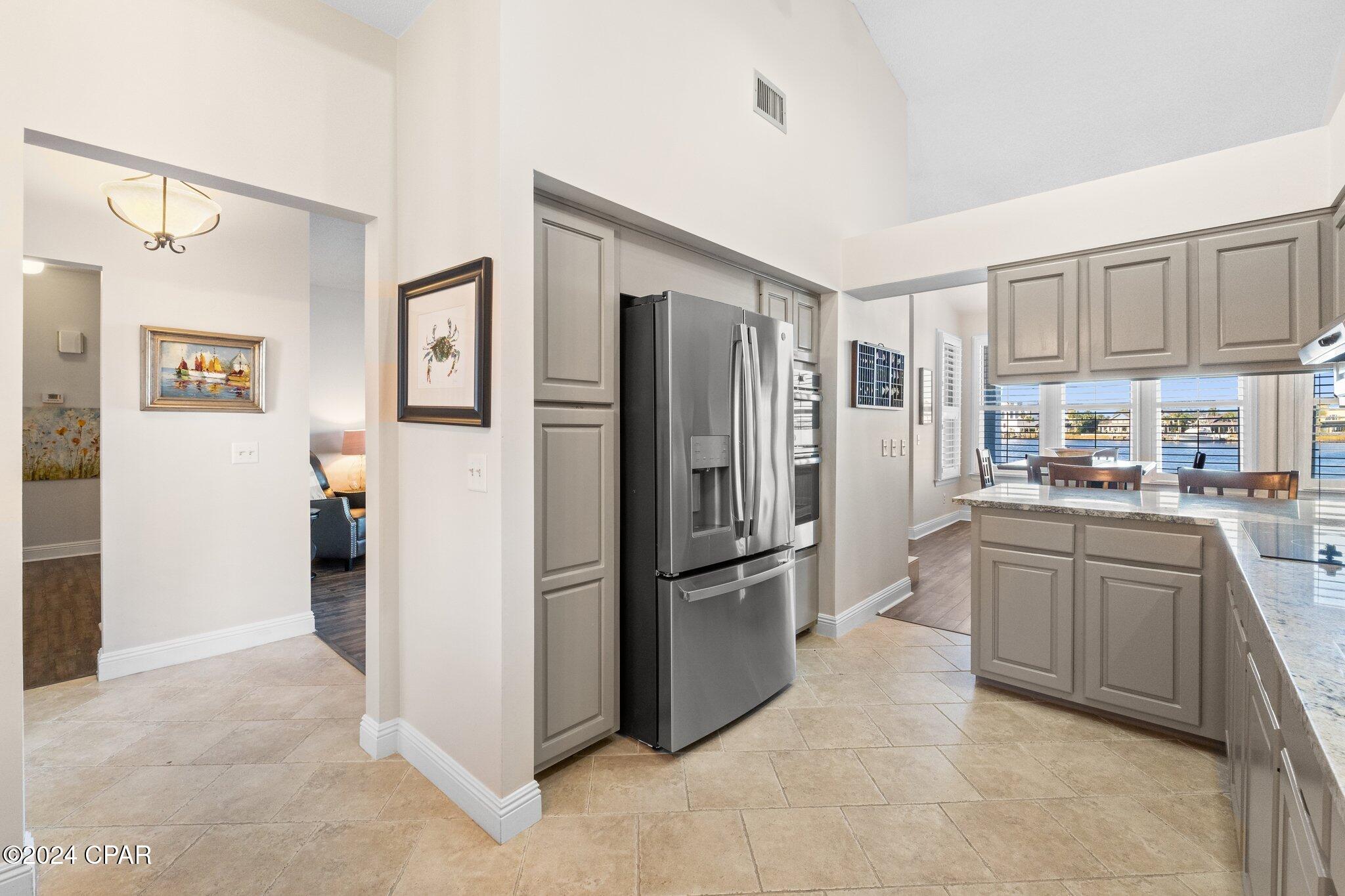 Listing photo id 23 for 4620 Bay Point Road 1018