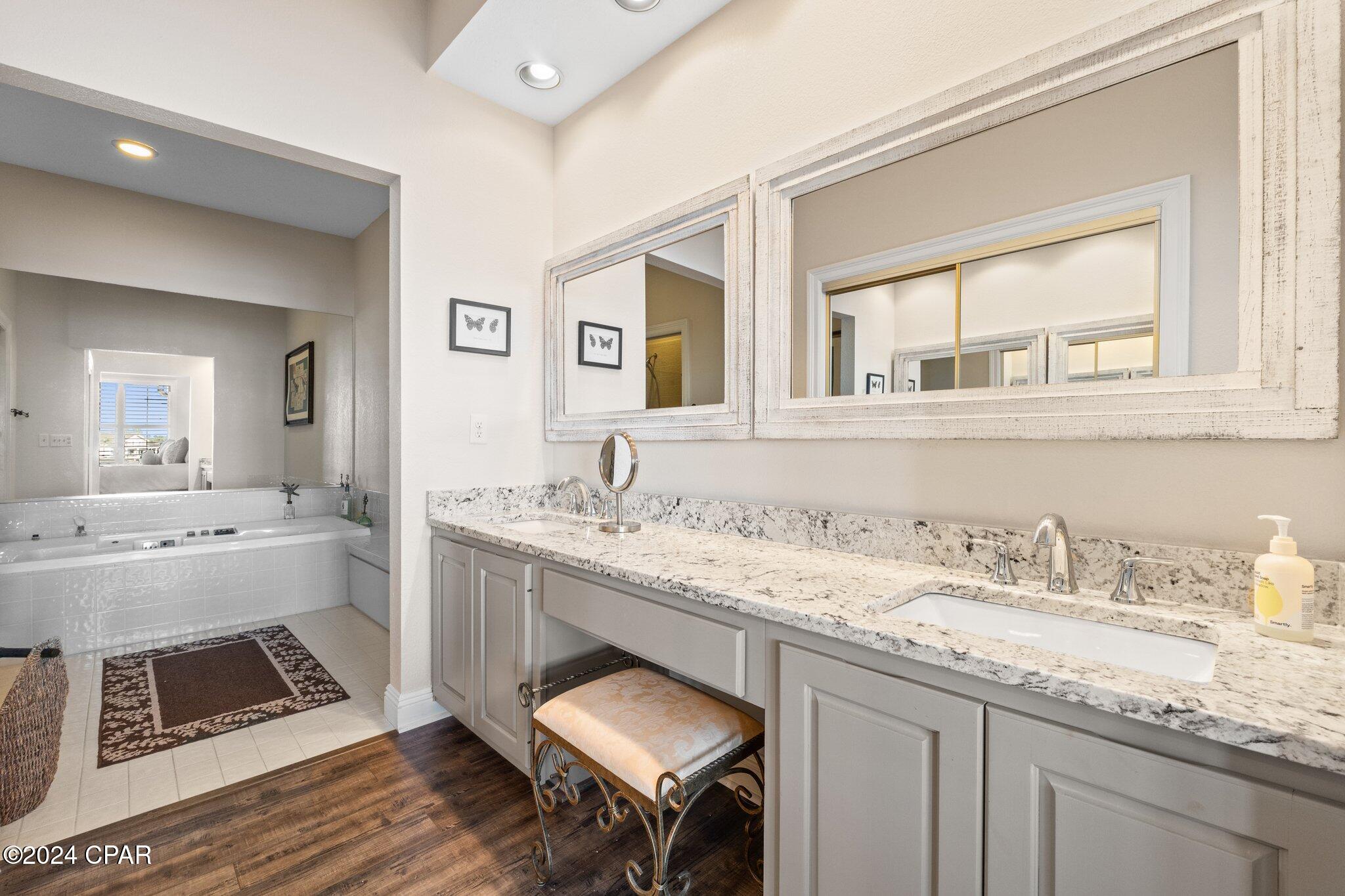 Listing photo id 29 for 4620 Bay Point Road 1018