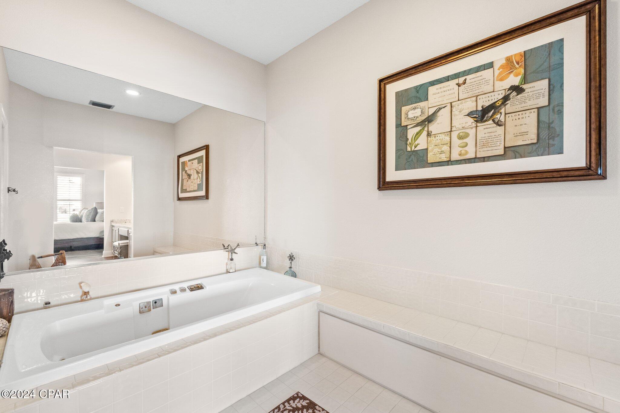 Listing photo id 31 for 4620 Bay Point Road 1018