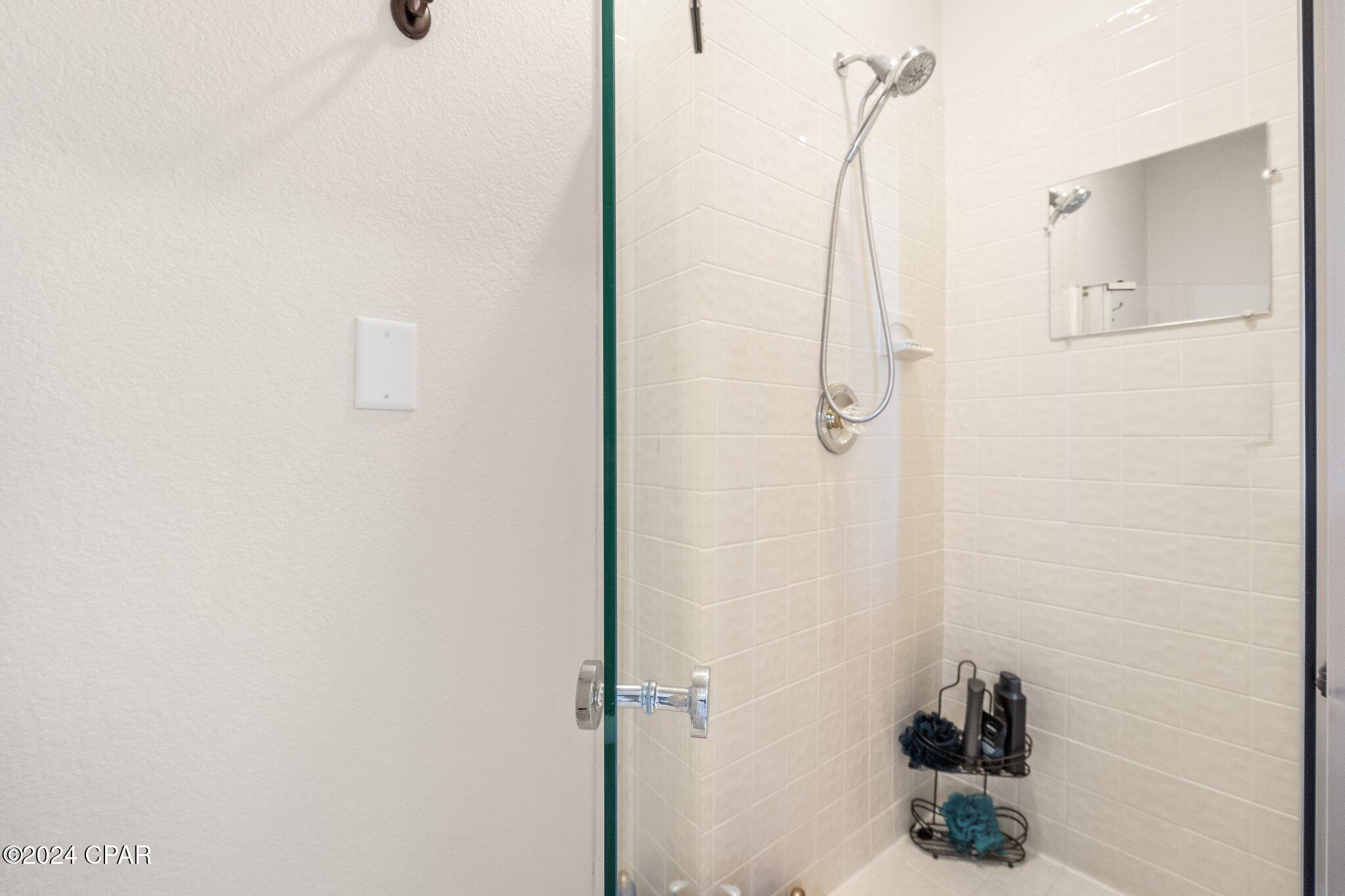 Listing photo id 32 for 4620 Bay Point Road 1018