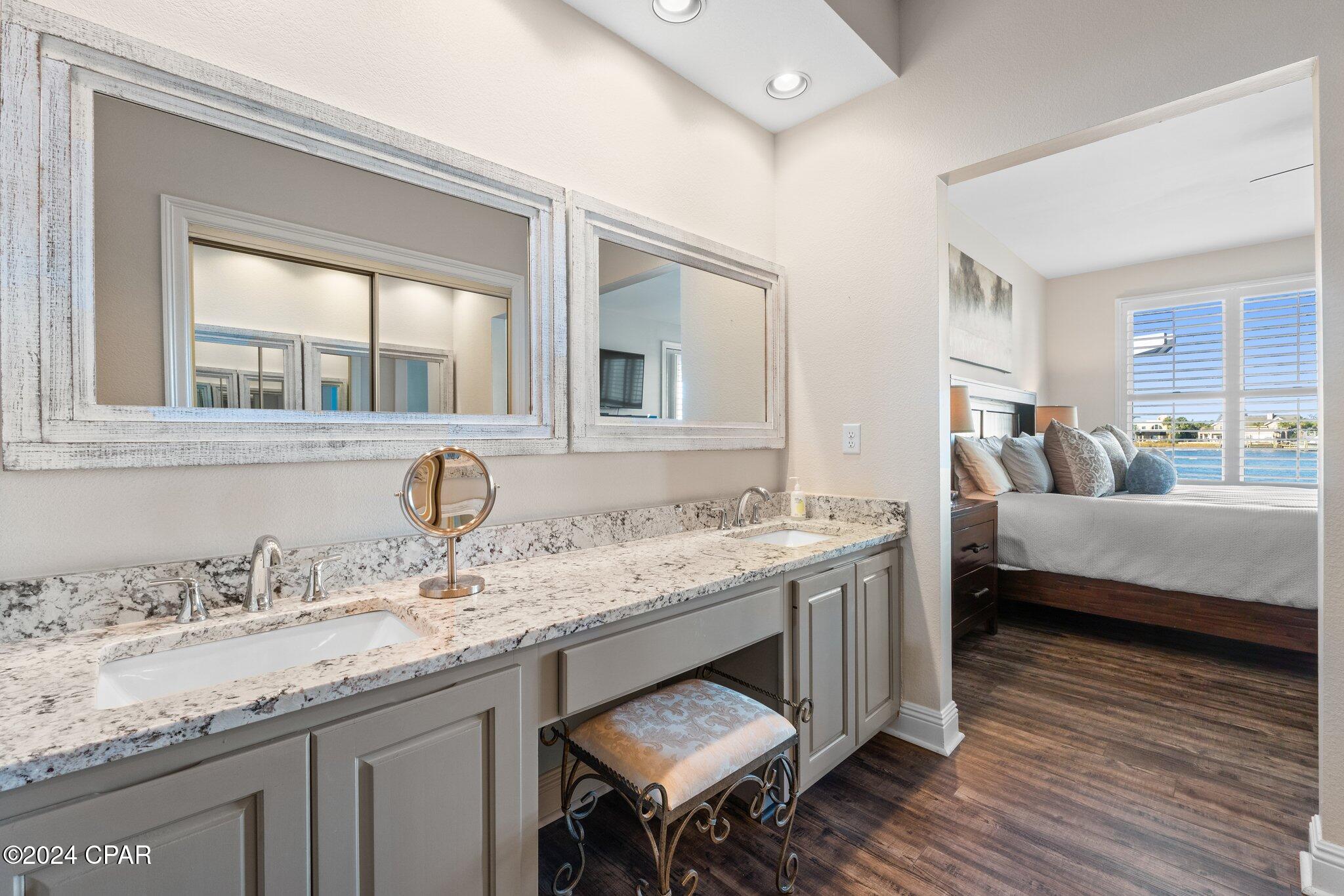 Listing photo id 33 for 4620 Bay Point Road 1018