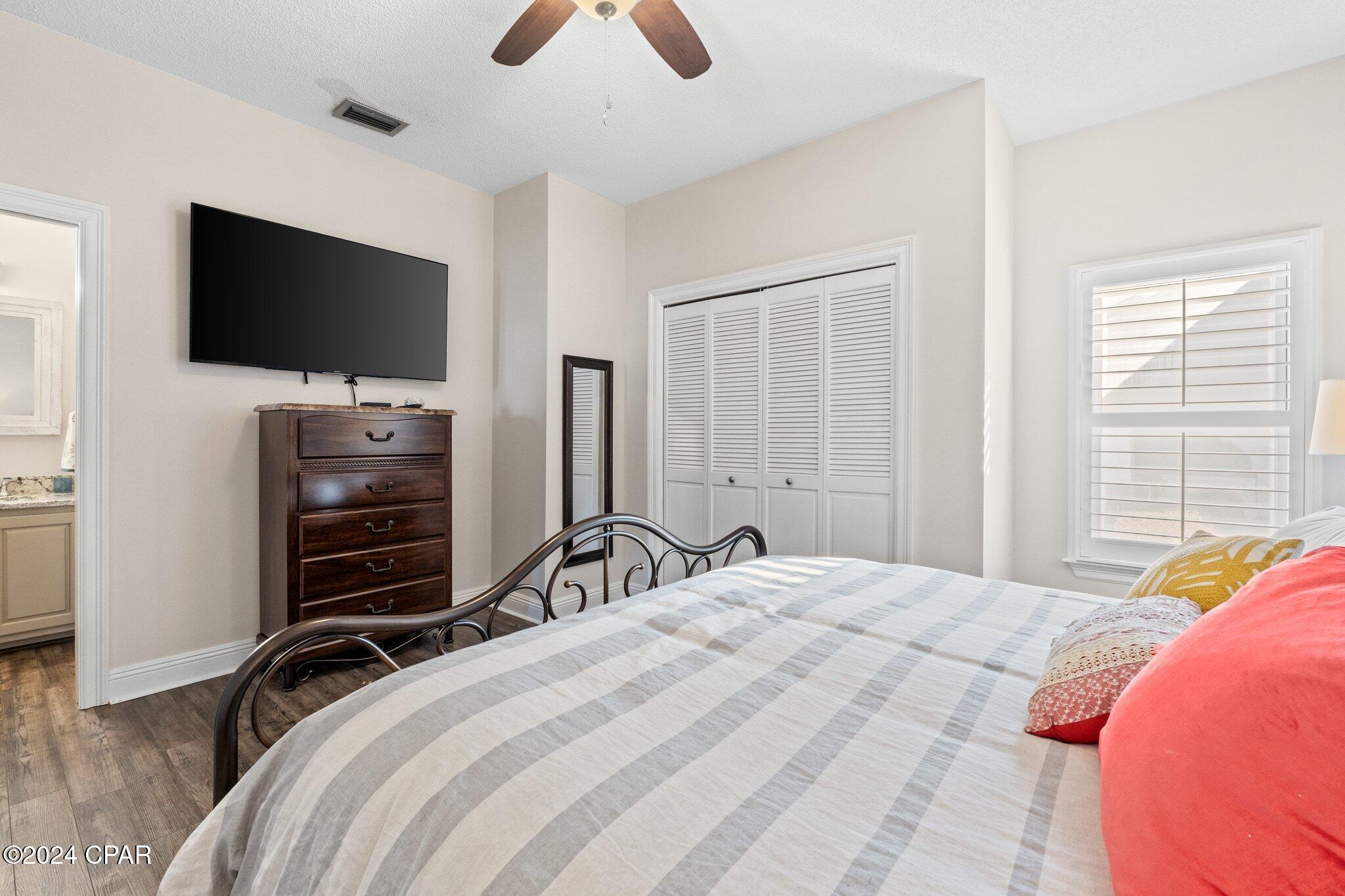 Listing photo id 36 for 4620 Bay Point Road 1018
