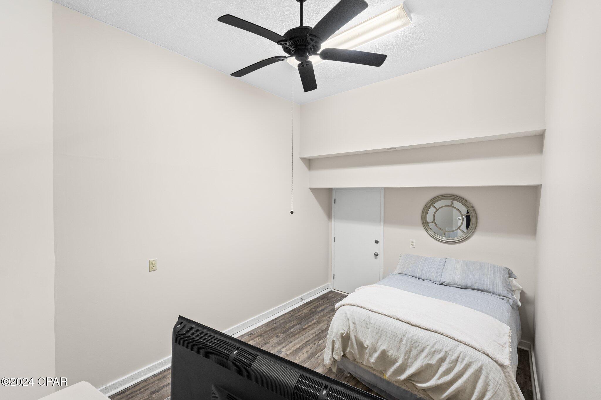 Listing photo id 41 for 4620 Bay Point Road 1018