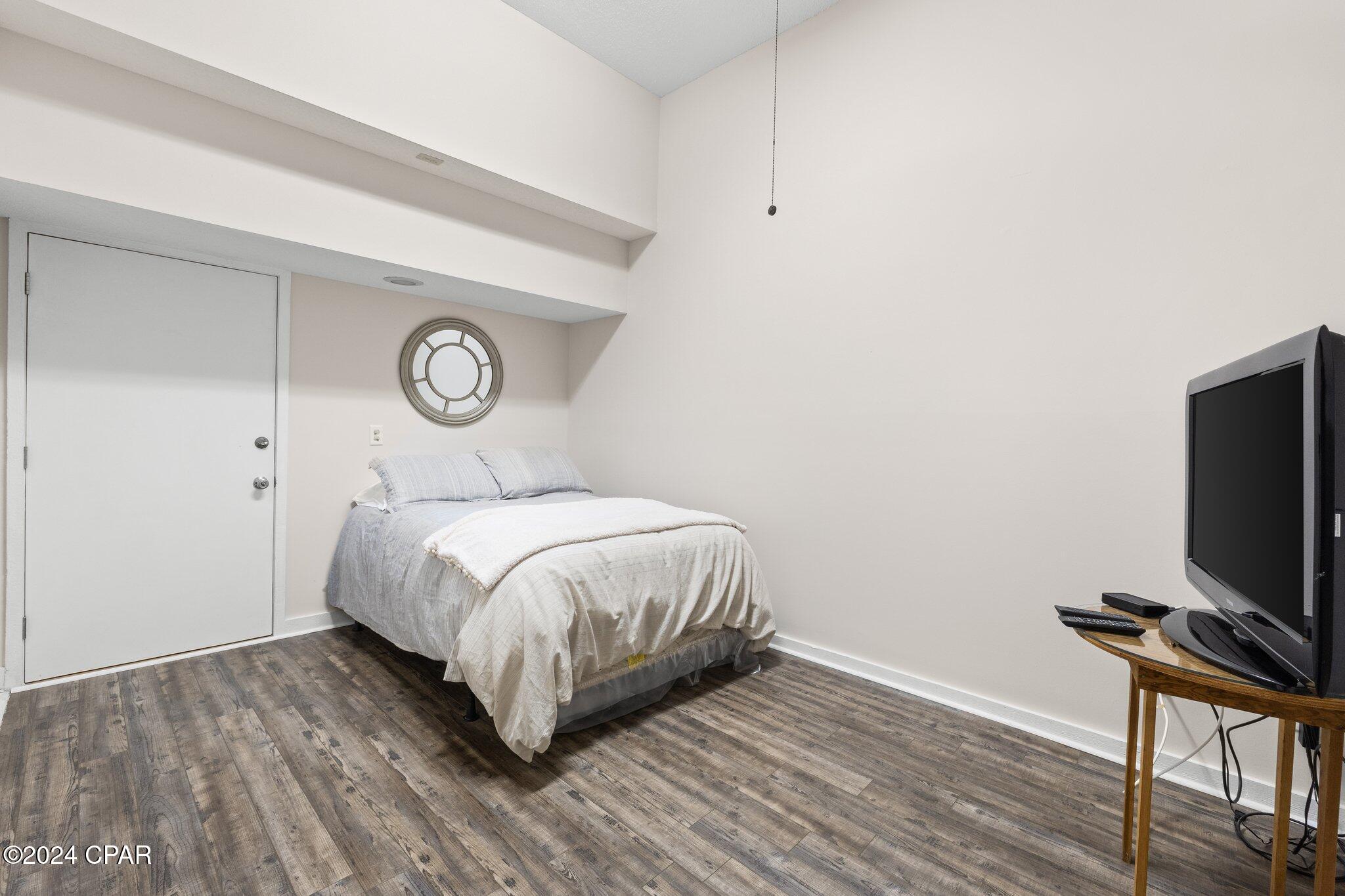 Listing photo id 42 for 4620 Bay Point Road 1018