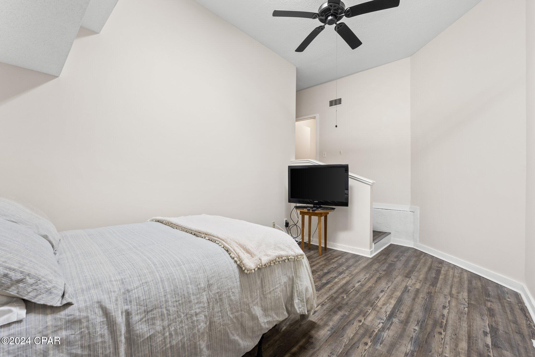 Listing photo id 43 for 4620 Bay Point Road 1018