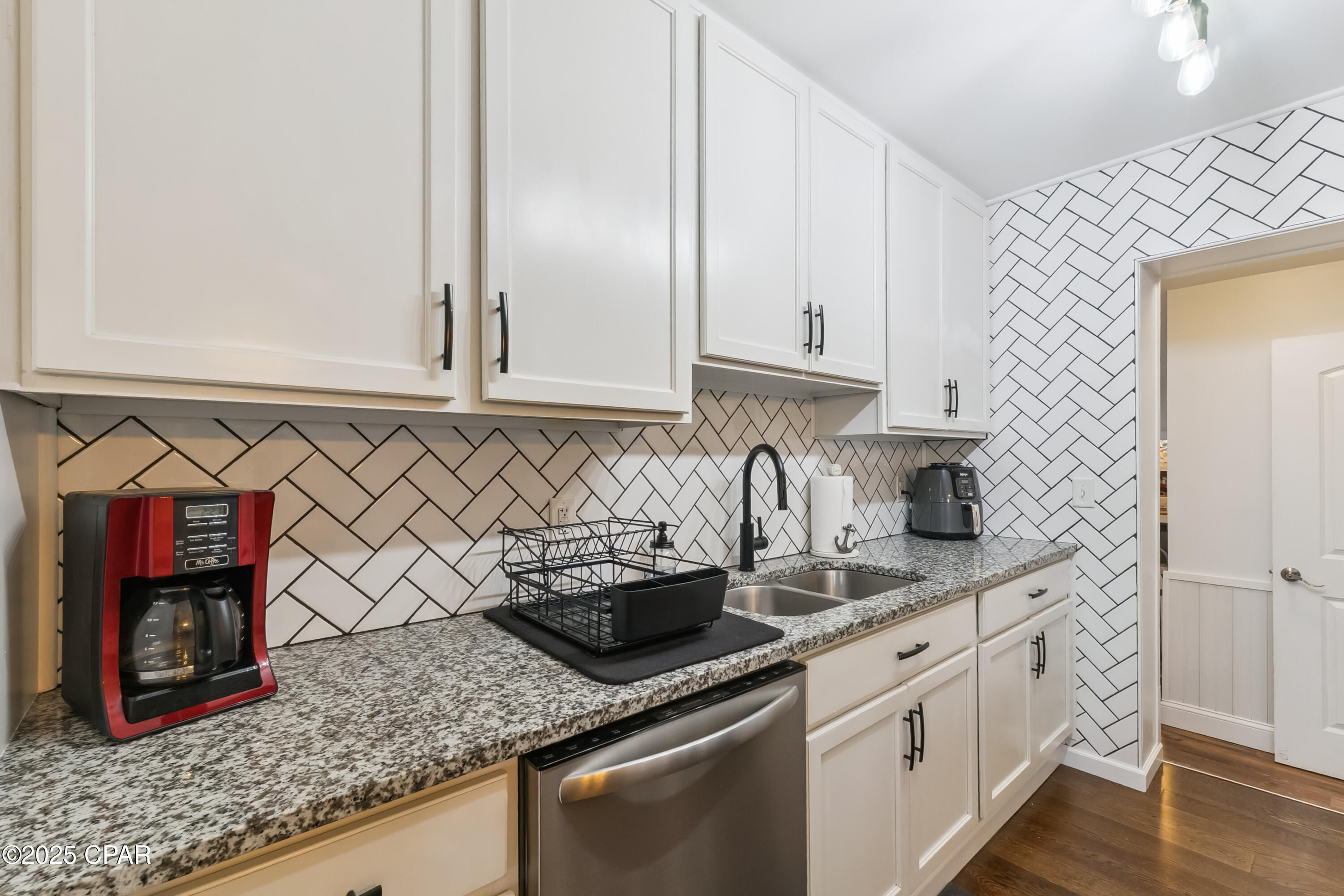 Image 11 For 605 2nd Place