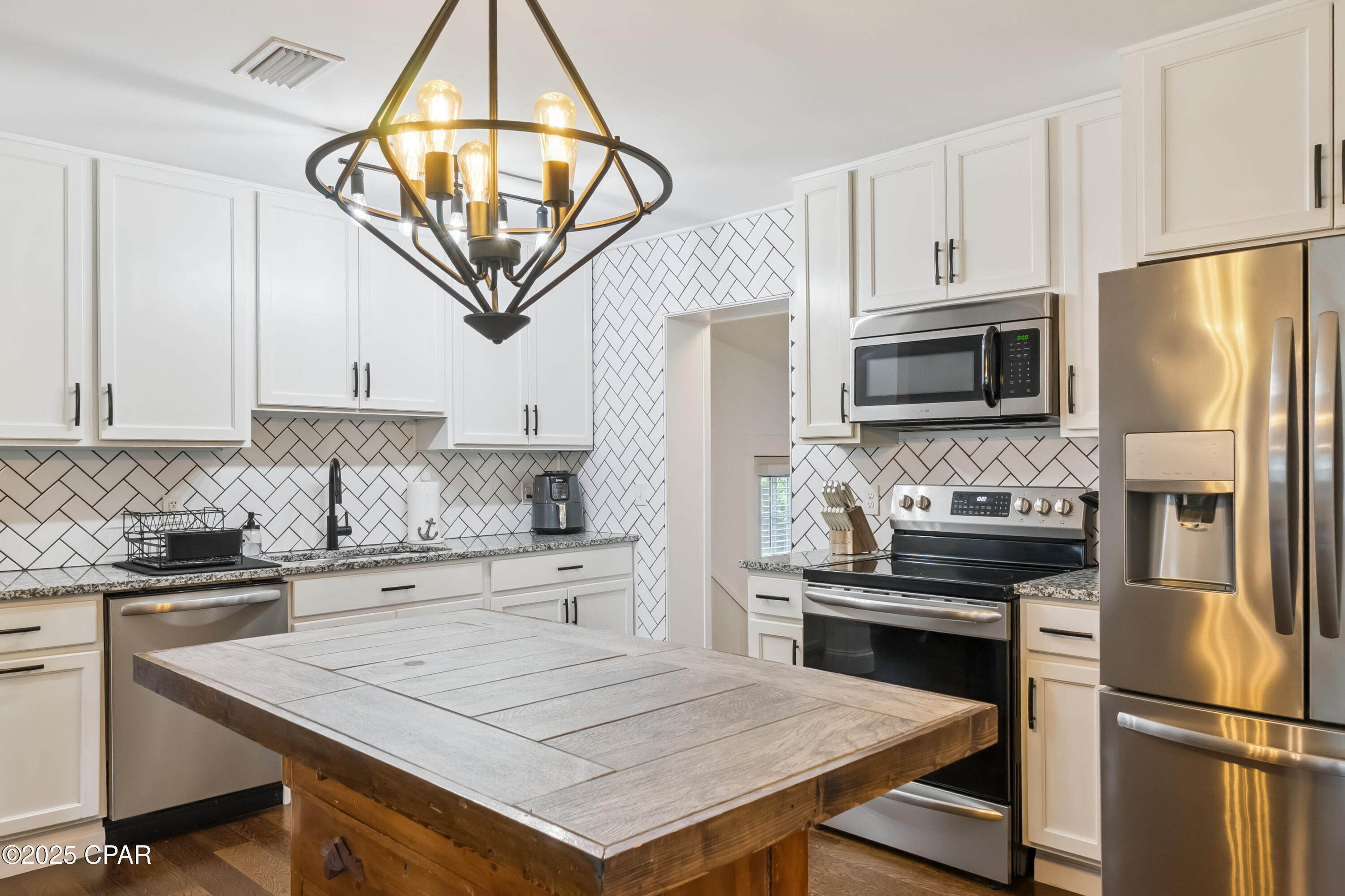 Image 12 For 605 2nd Place