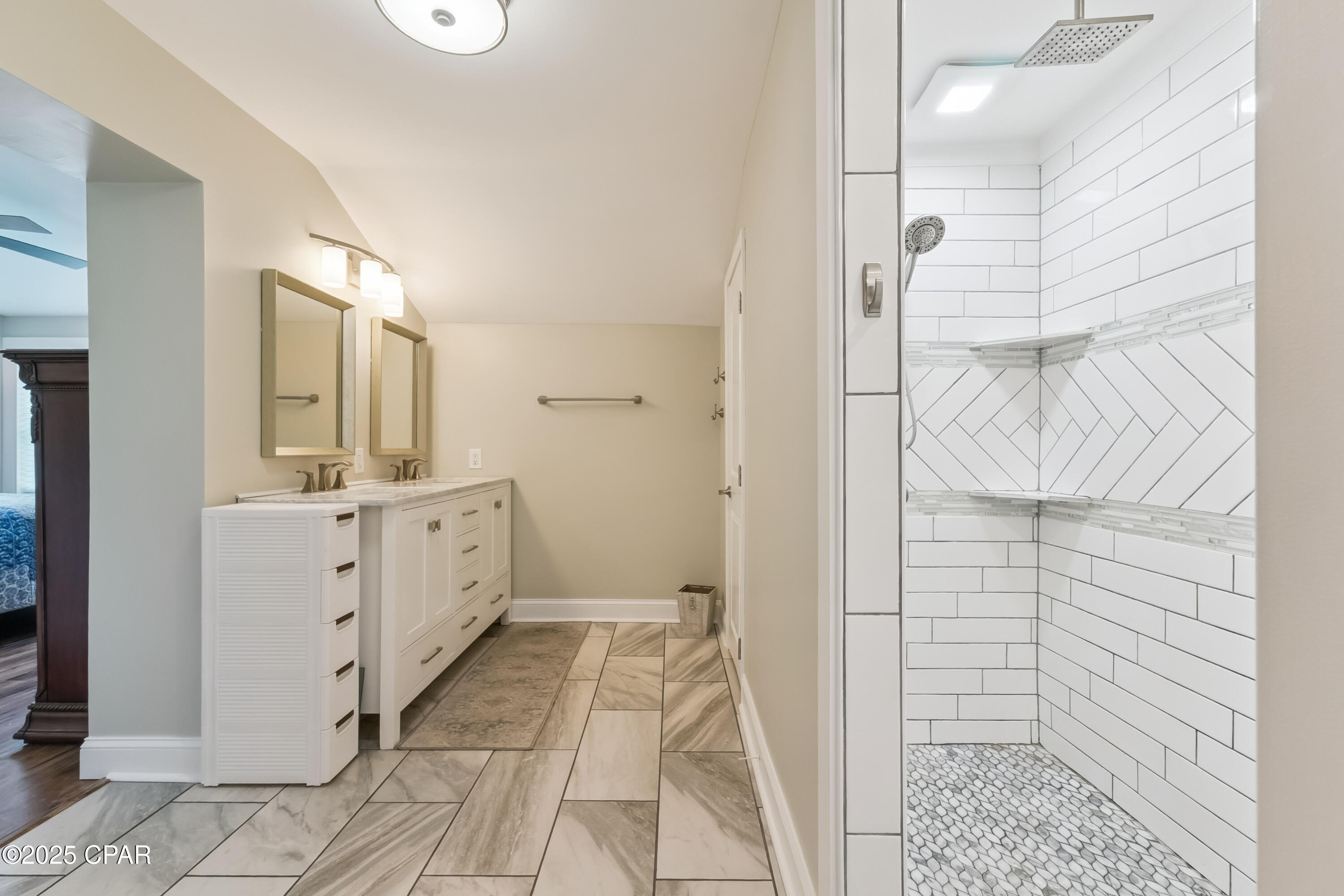 Image 16 For 605 2nd Place