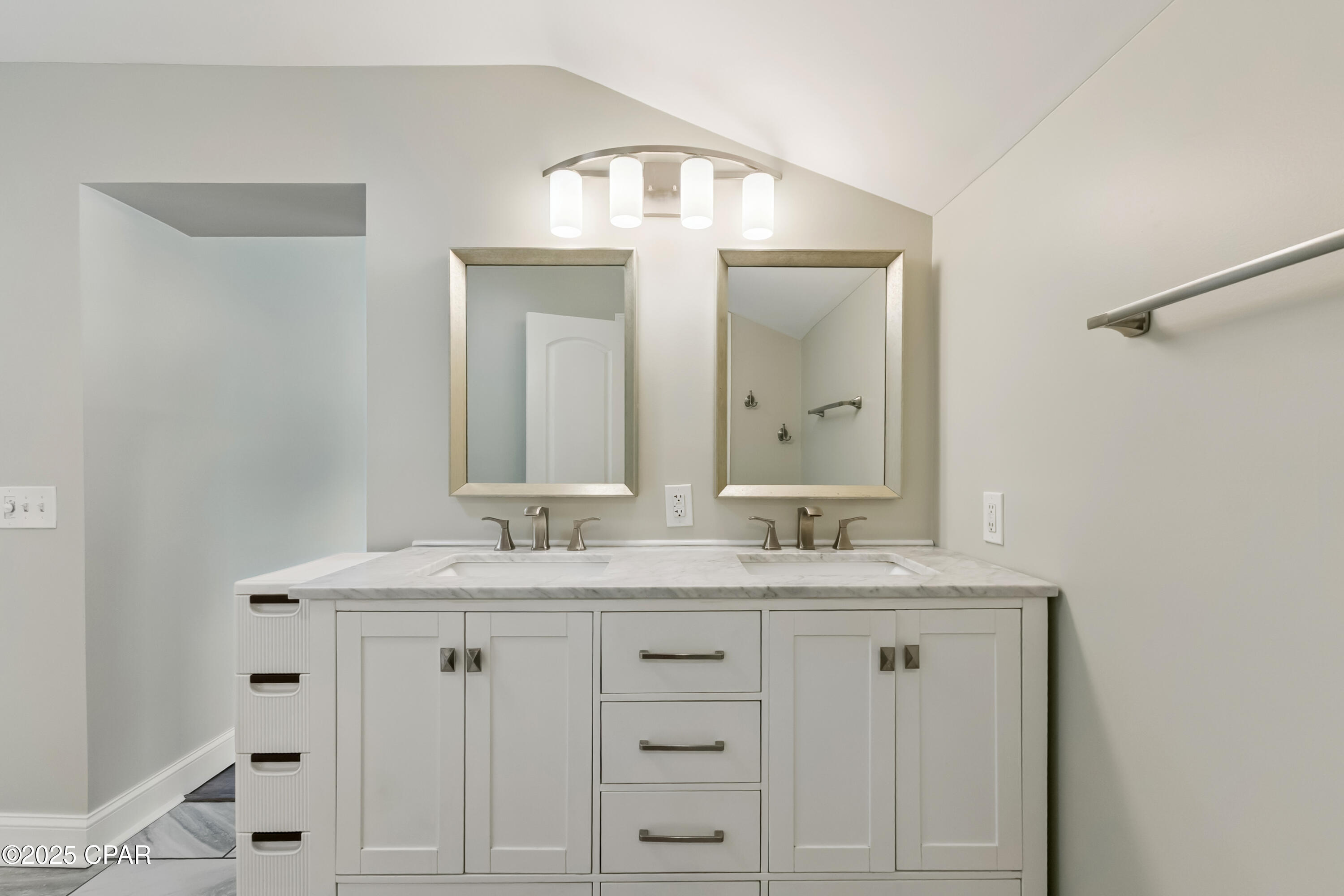 Image 18 For 605 2nd Place