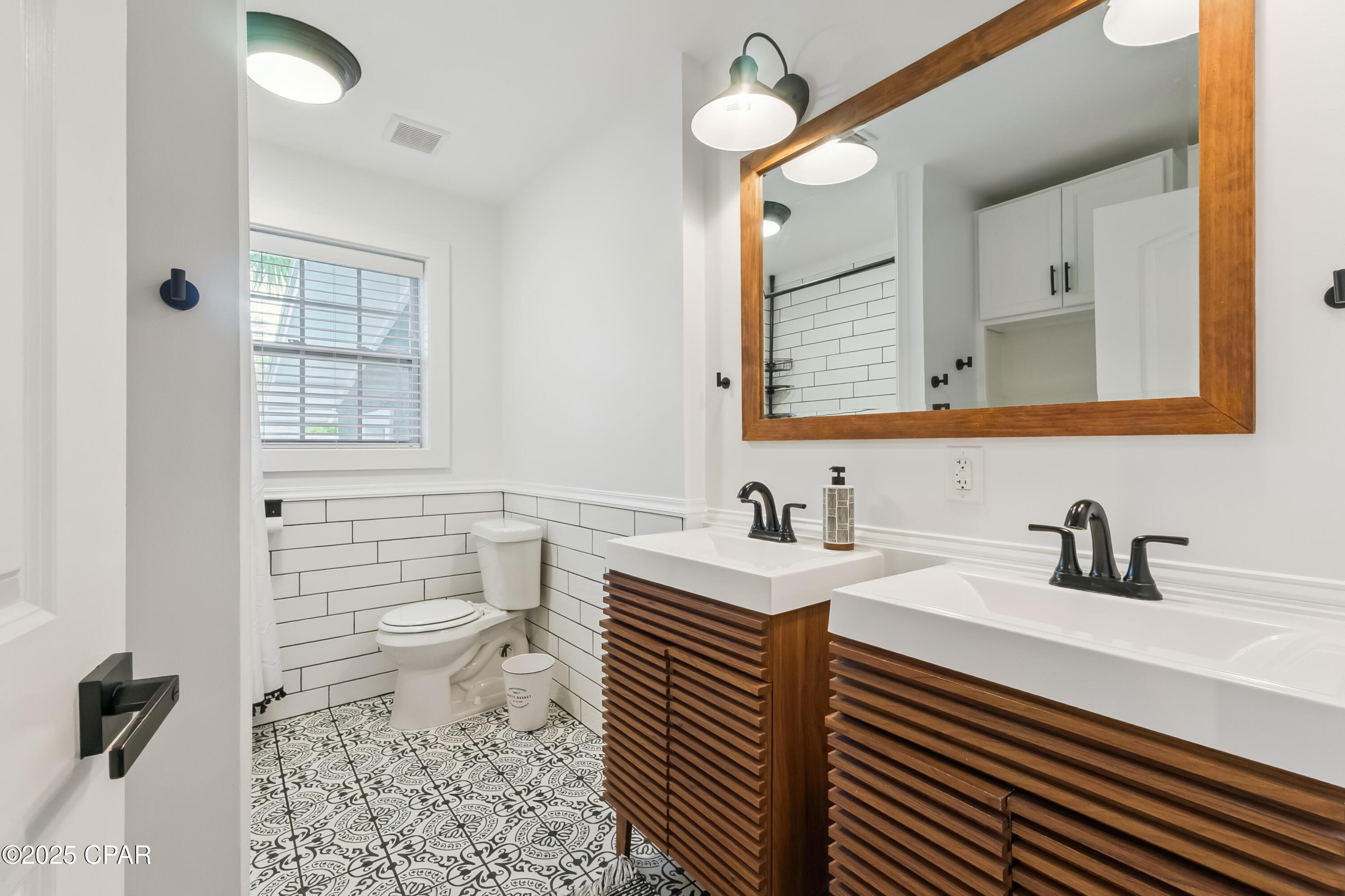 Image 23 For 605 2nd Place