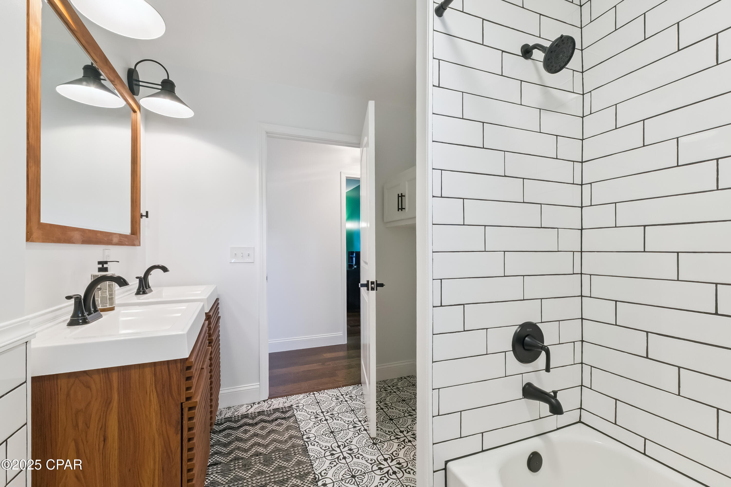 Image 24 For 605 2nd Place