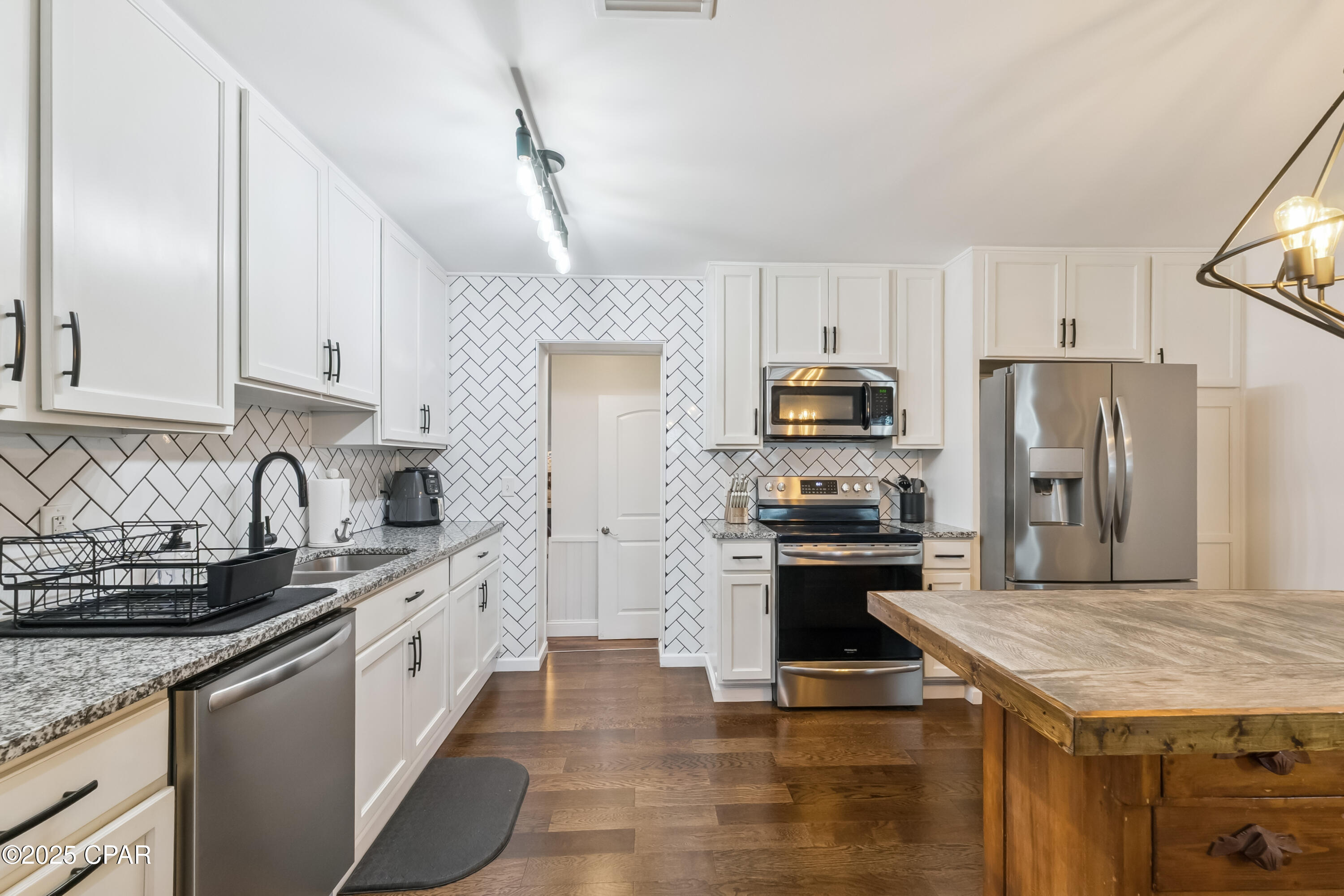 Image 6 For 605 2nd Place