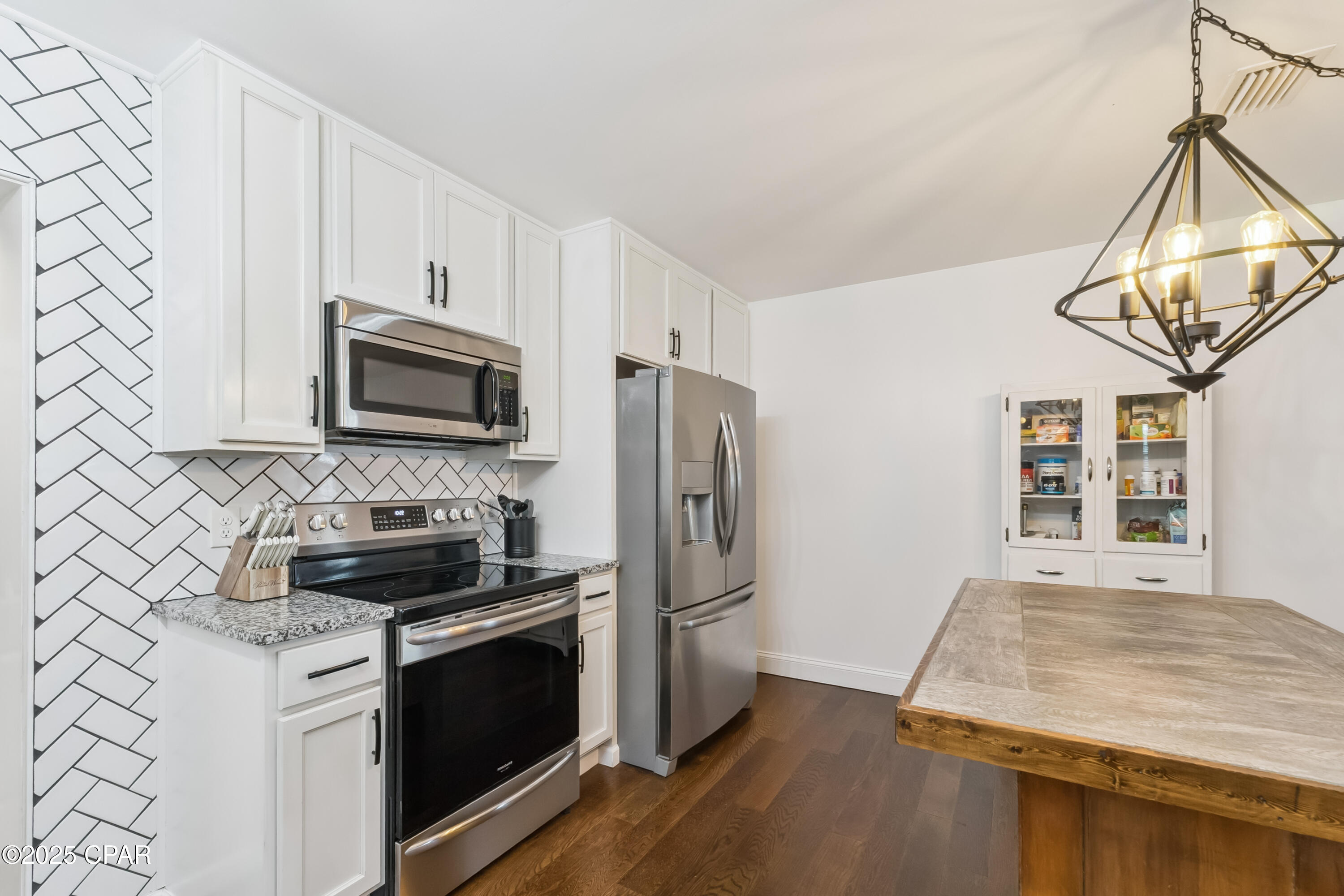 Image 9 For 605 2nd Place