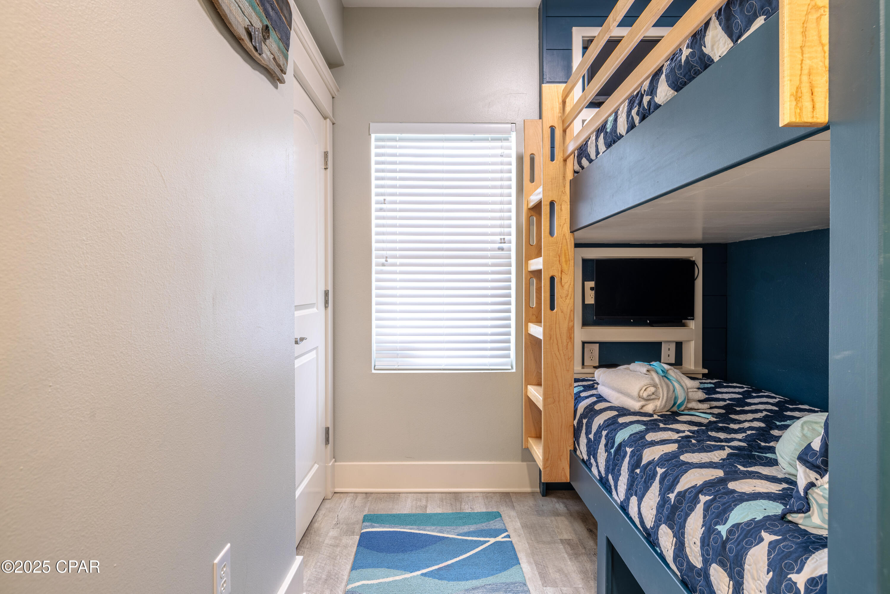 Image 22 For 9860 Thomas Drive 911