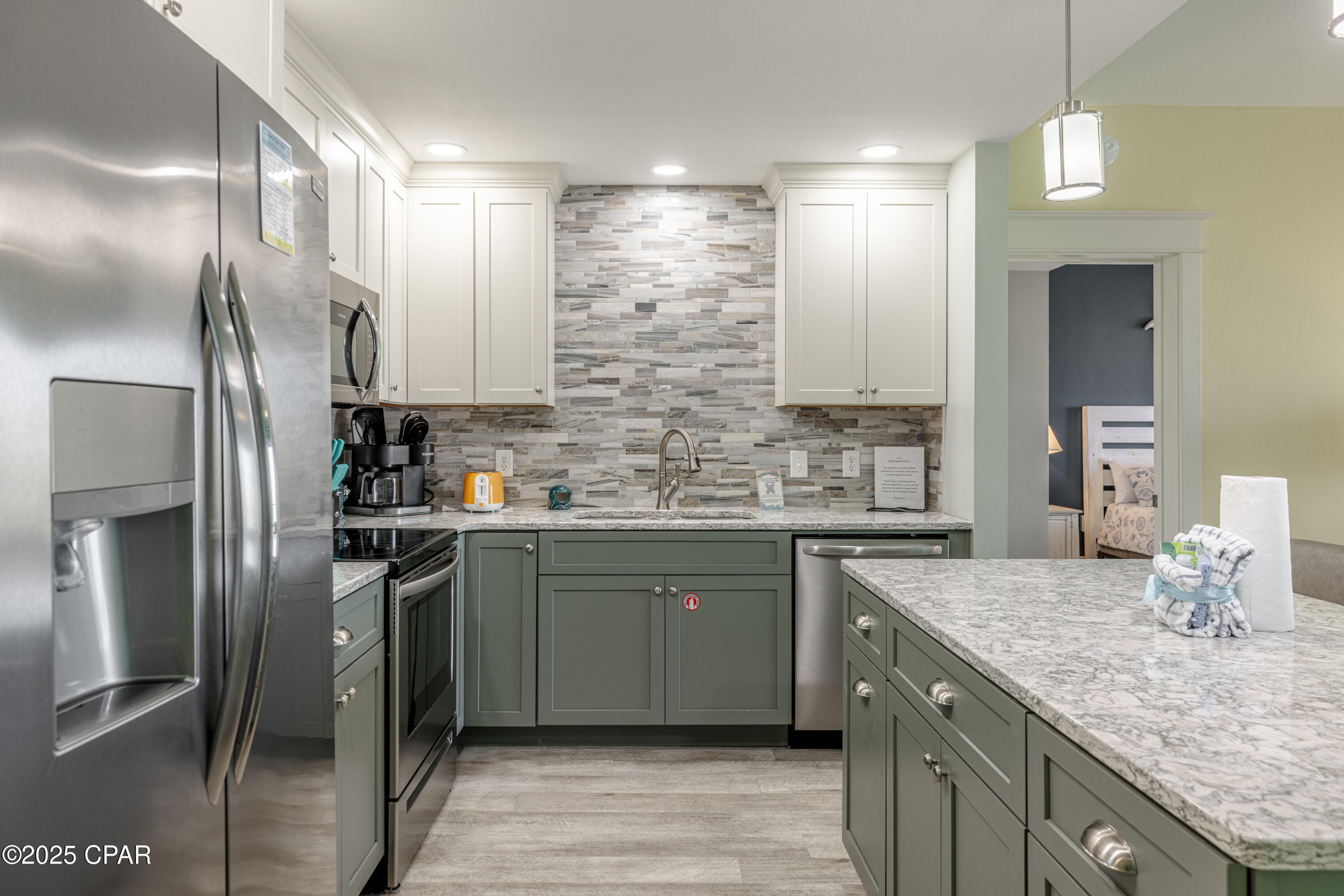 Image 4 For 9860 Thomas Drive 911