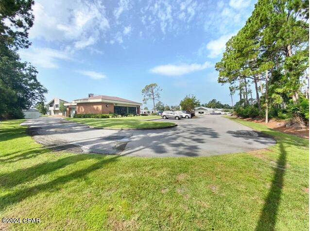 Listing photo id 6 for 2209 Thomas Drive