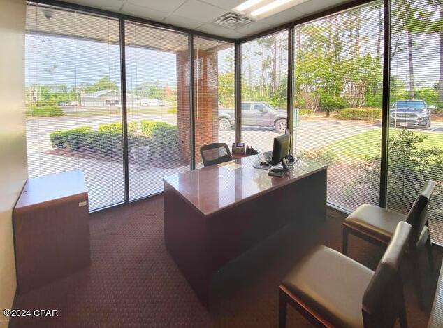 Listing photo id 8 for 2209 Thomas Drive