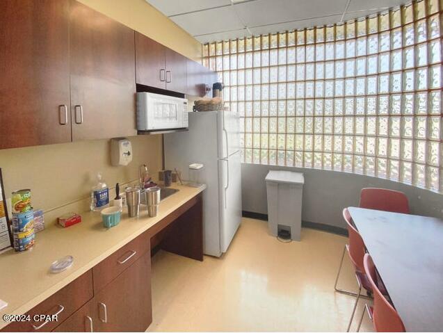 Listing photo id 9 for 2209 Thomas Drive