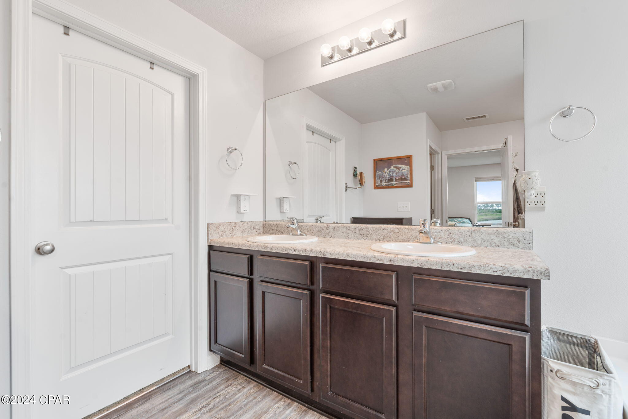 Listing photo id 25 for 3946 Whitehead Boulevard