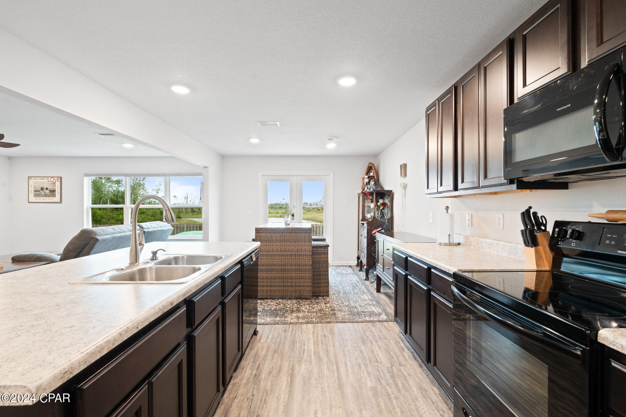 Listing photo id 6 for 3946 Whitehead Boulevard